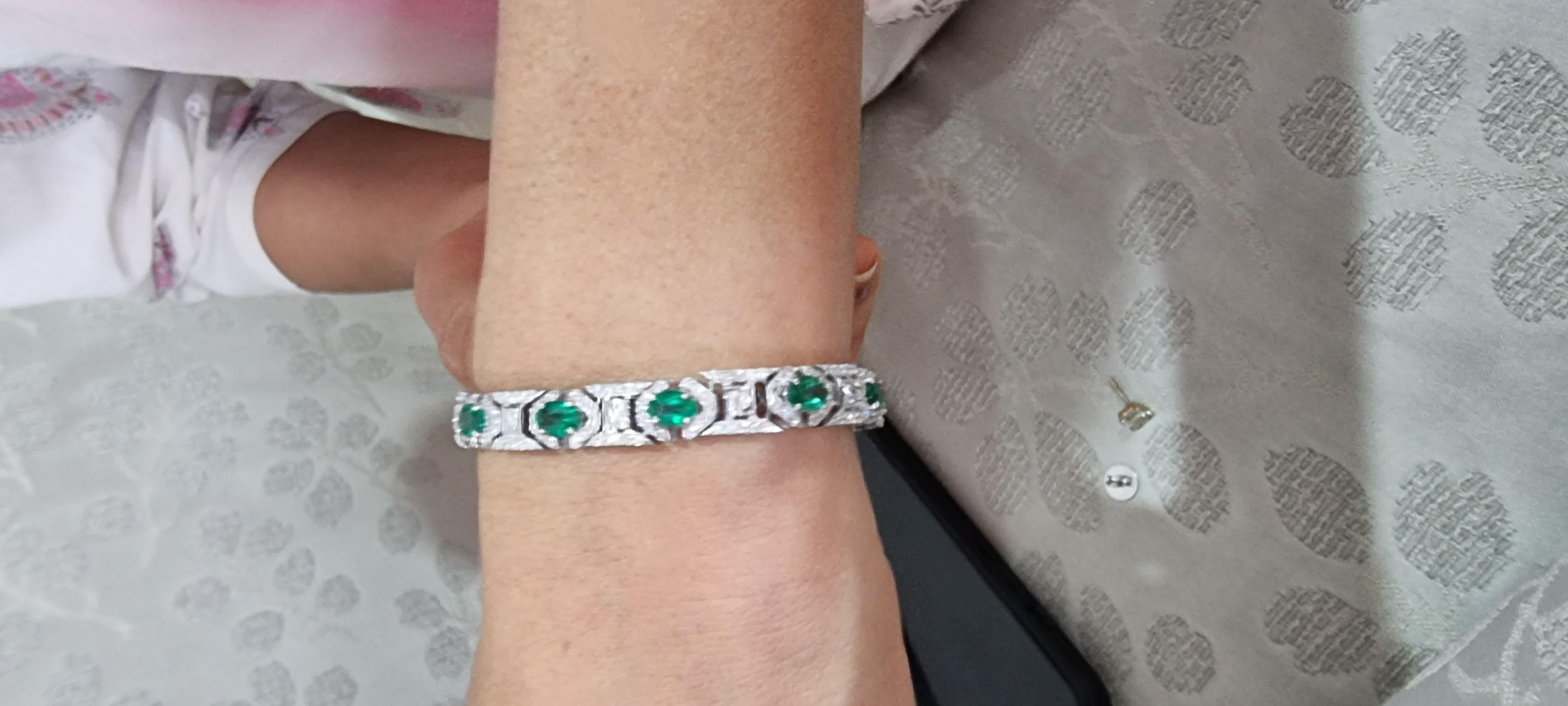 Natural Zambian Emerald Tennis Bracelet with Diamonds and 18k Gold In New Condition For Sale In New York, NY