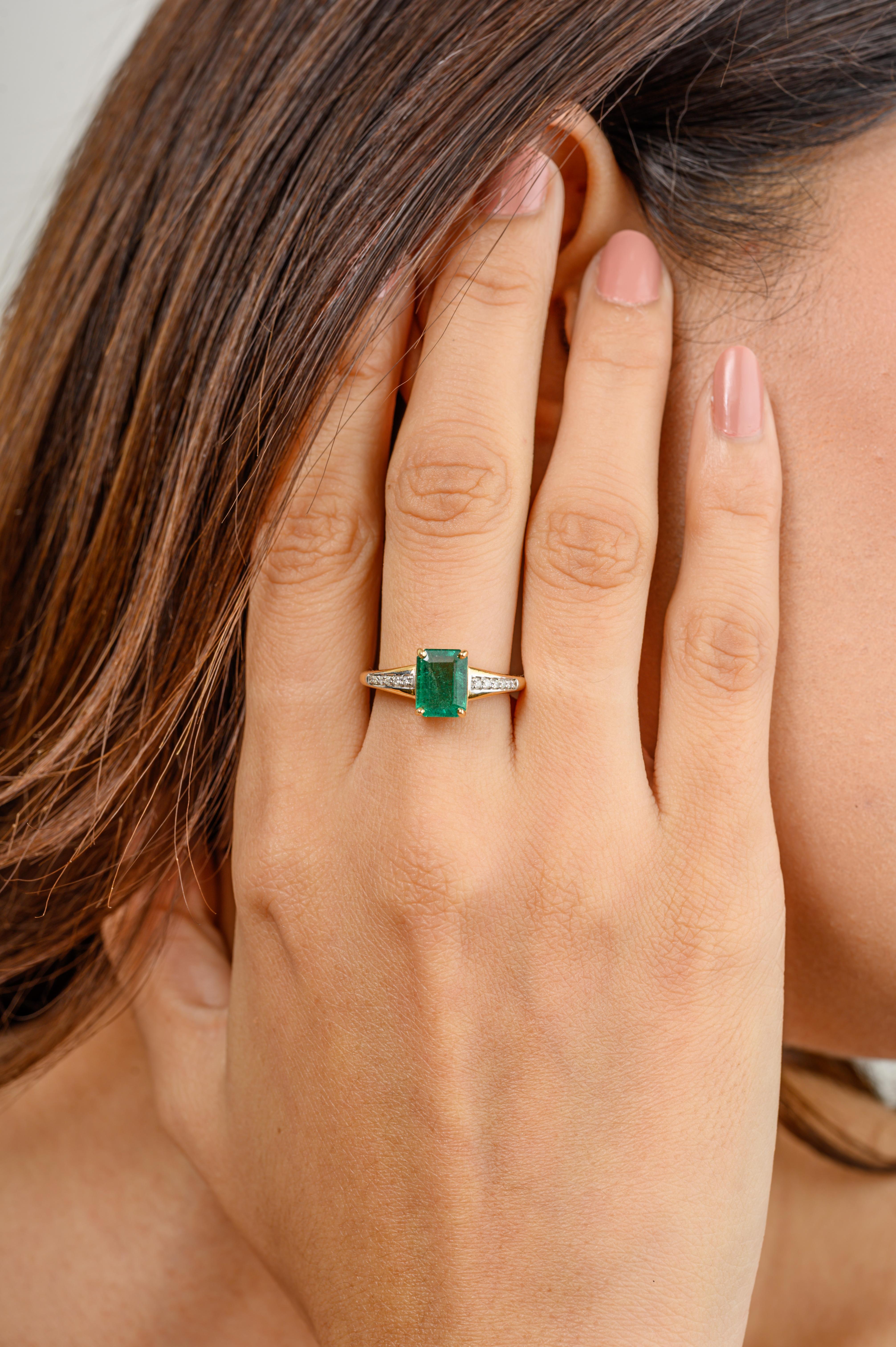 For Sale:  Natural Zambian Emerald Wedding Ring with Diamonds for Women in 18k Yellow Gold 2