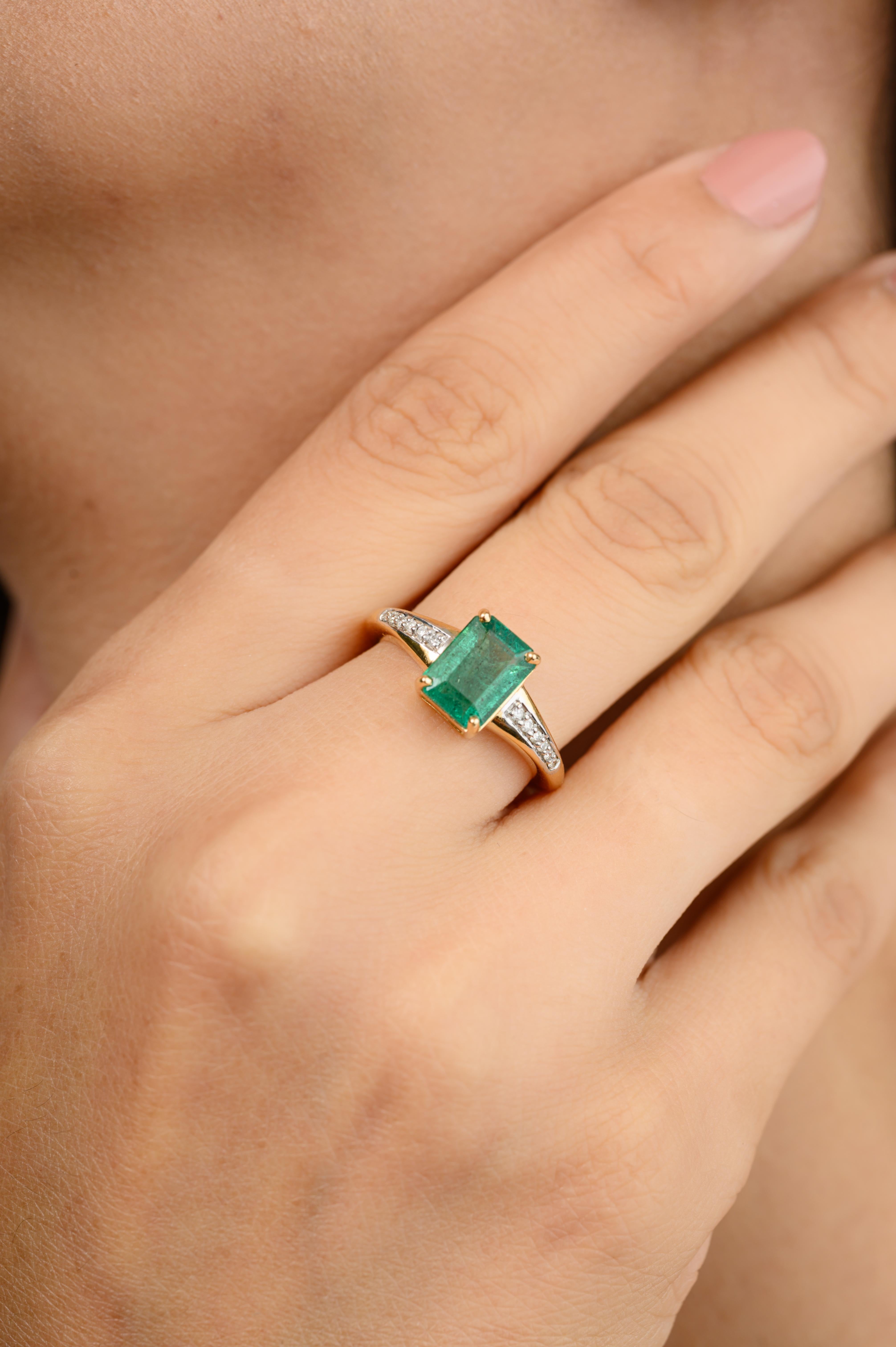 For Sale:  Natural Zambian Emerald Wedding Ring with Diamonds for Women in 18k Yellow Gold 6