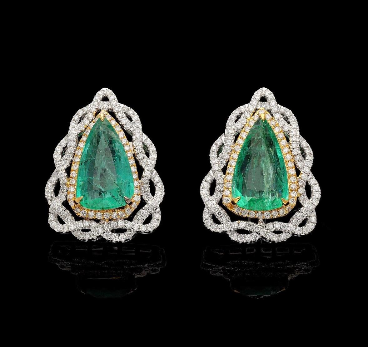 ❋ Pietra preziosa: smeraldo con diamante
❋ Dimensione della pietra preziosa: 14x8 MM circa (± 0,20 MM)
❋ Forma della pietra preziosa: taglio trilione
❋ Peso della gemma: 5,56 carati. Circa.
❋ Colore della pietra preziosa: come mostrato