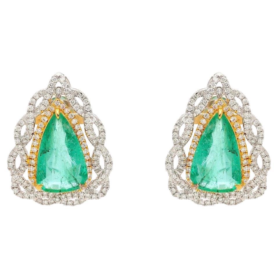 Nature Zambienne  Boucle d
oreille en or 18k avec émeraude et diamant