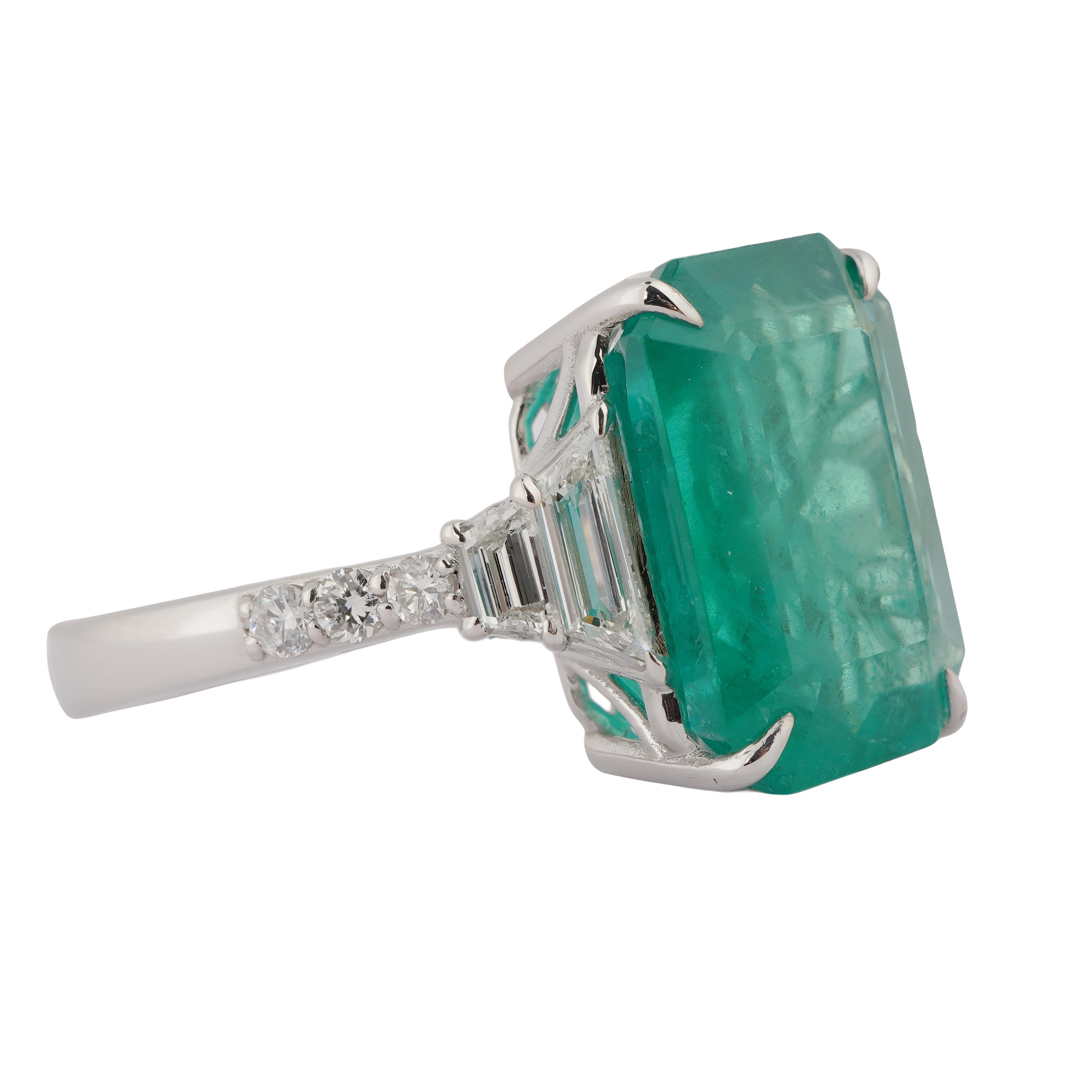 6.40 Ct Natural  Zambian Emerald Cut Emerald diamond ring in 18k gold im Zustand „Neu“ im Angebot in New York, NY