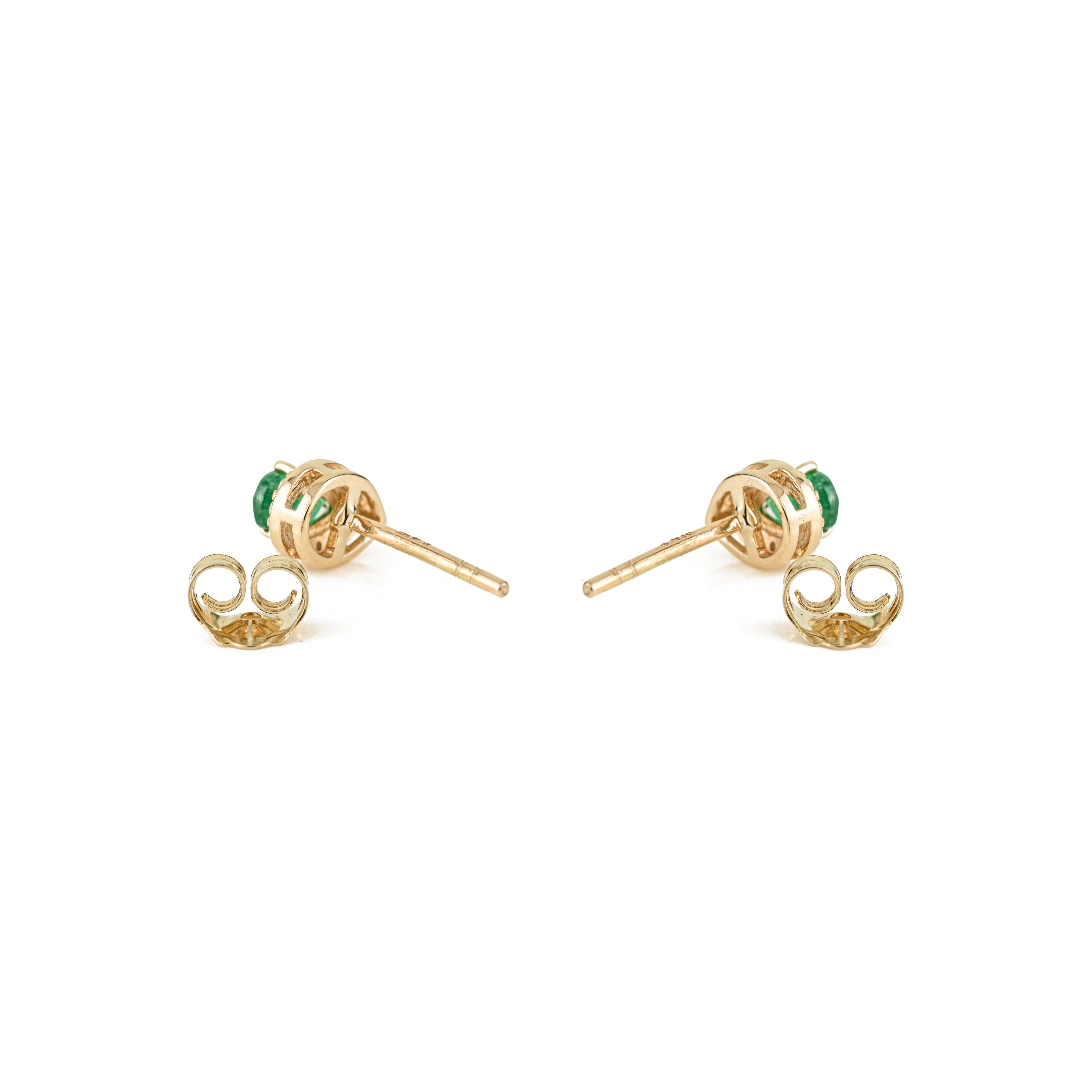 Boucles d'oreilles en or jaune 14K avec émeraude naturelle zambienne taille poire et halo de diamants Neuf - En vente à New York, NY