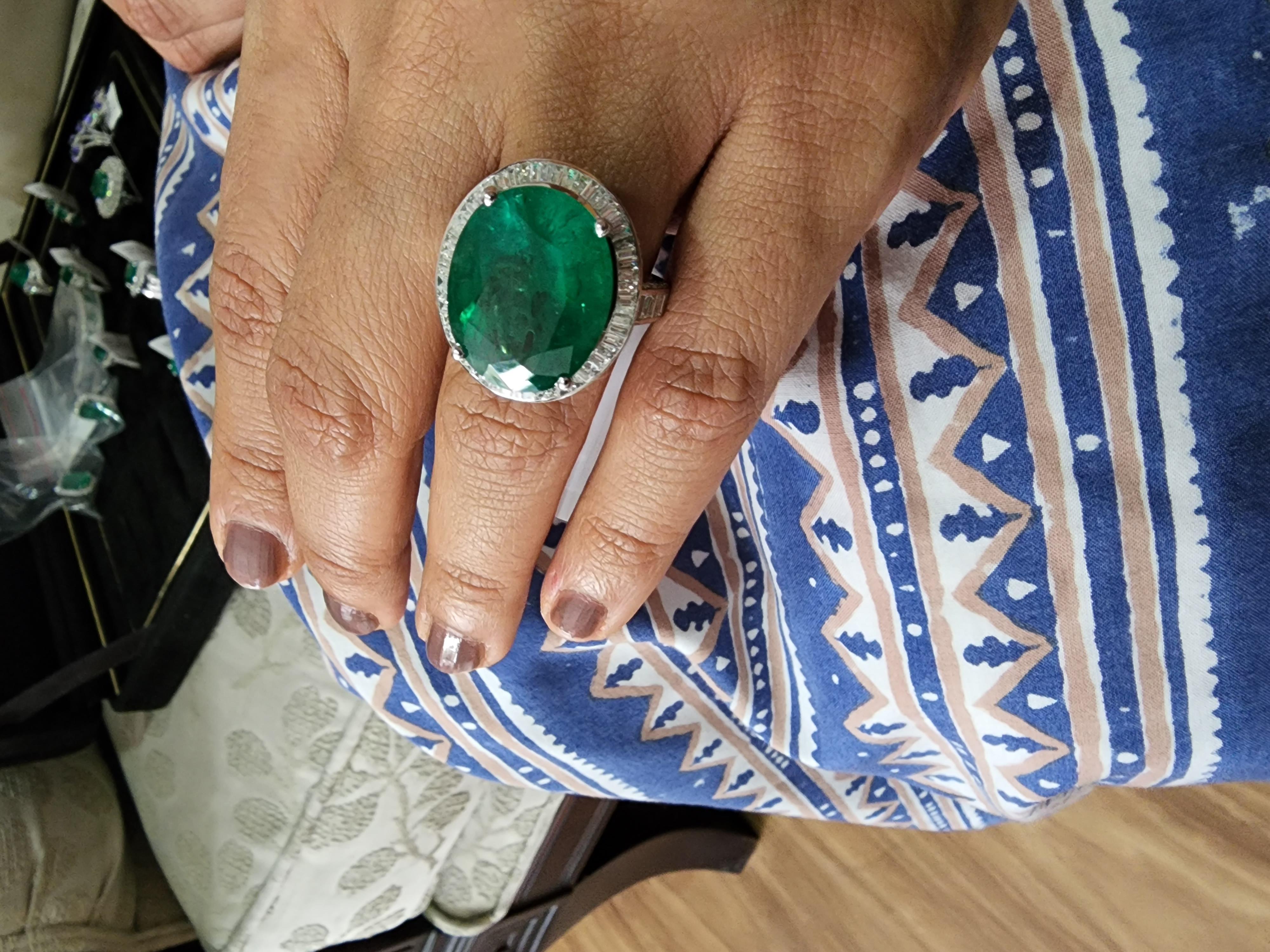 Natural Zambian Ring with 14.90 Carats Emeralds and 2.15 Carats Diamond /14k In New Condition For Sale In jaipur, IN