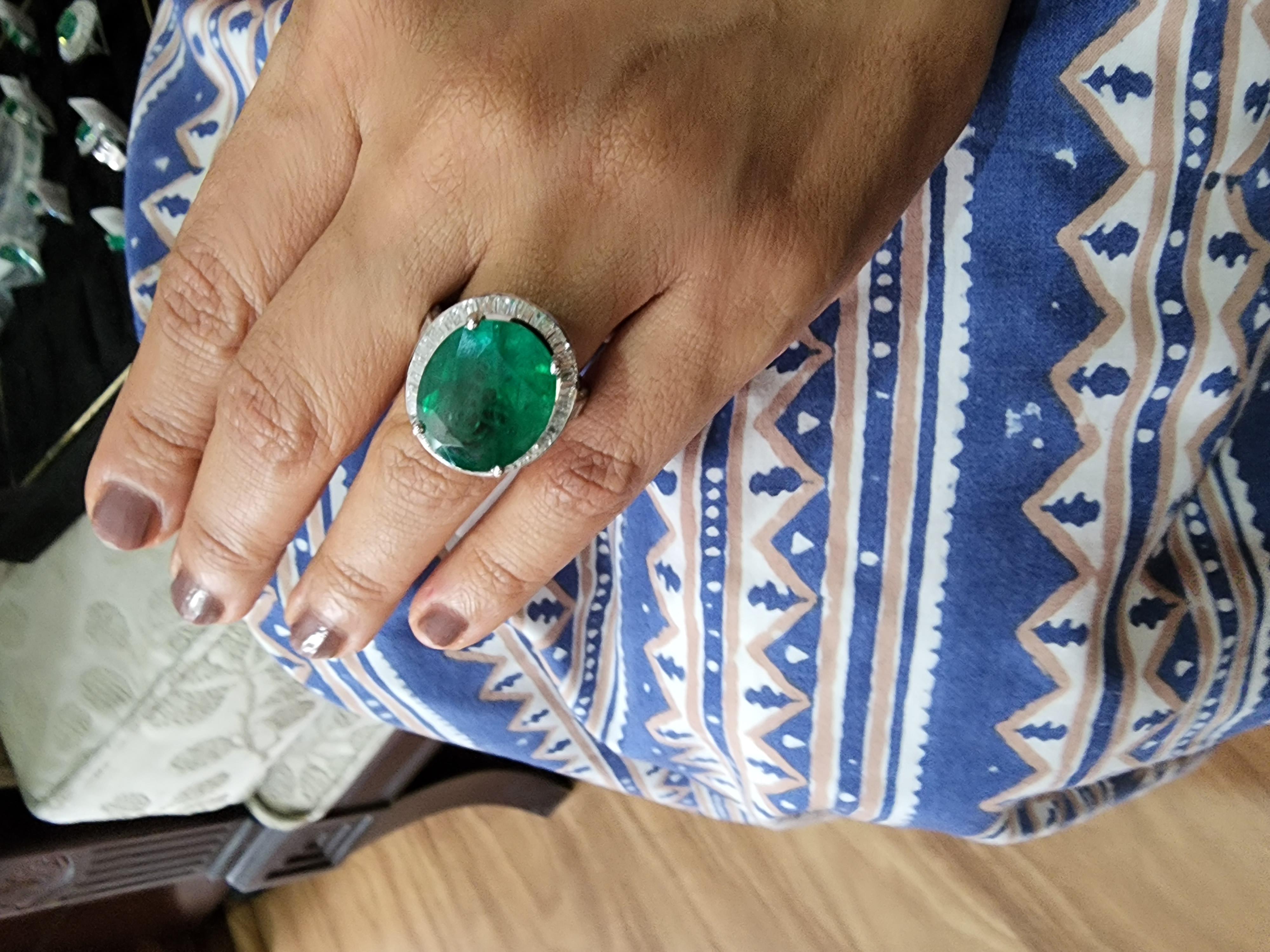 Women's or Men's Natural Zambian Ring with 14.90 Carats Emeralds and 2.15 Carats Diamond /14k For Sale