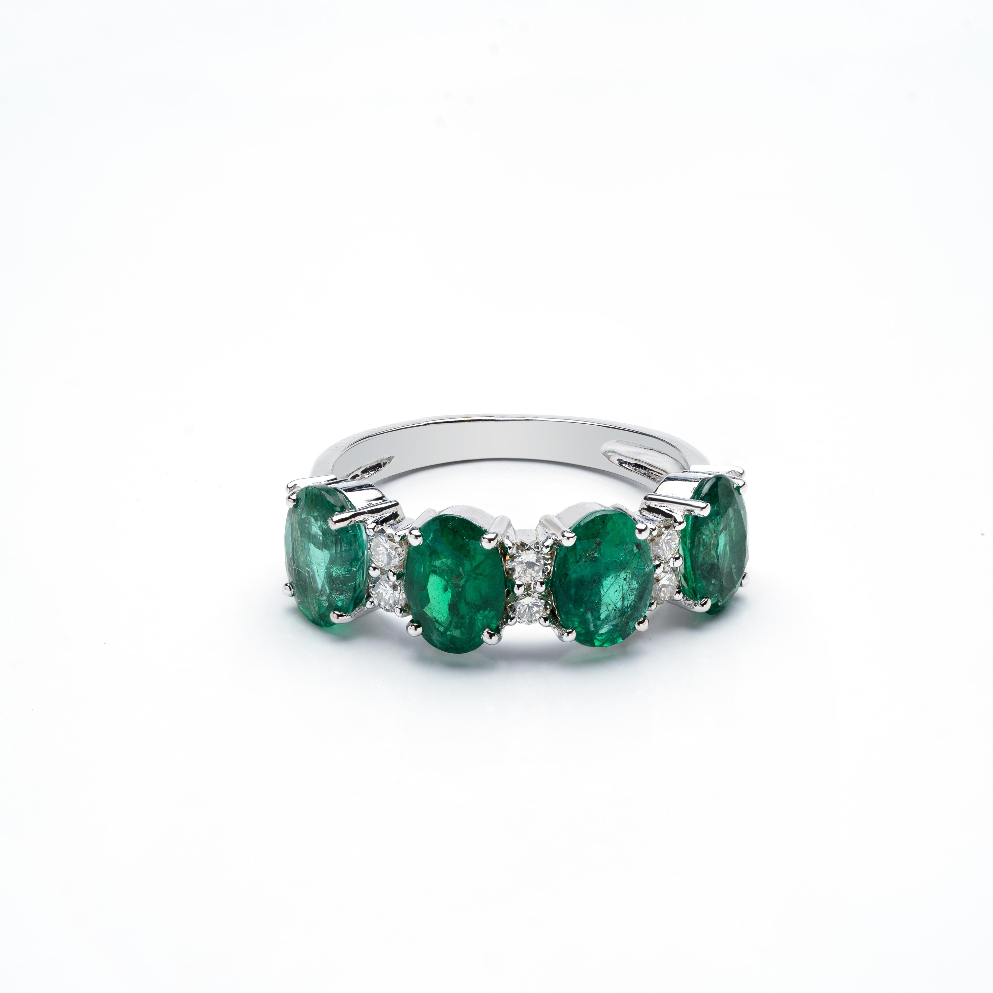 Natural Zambian Ring with 3 Carats Emeralds and 0.42 Carats Diamond /14k In New Condition For Sale In jaipur, IN