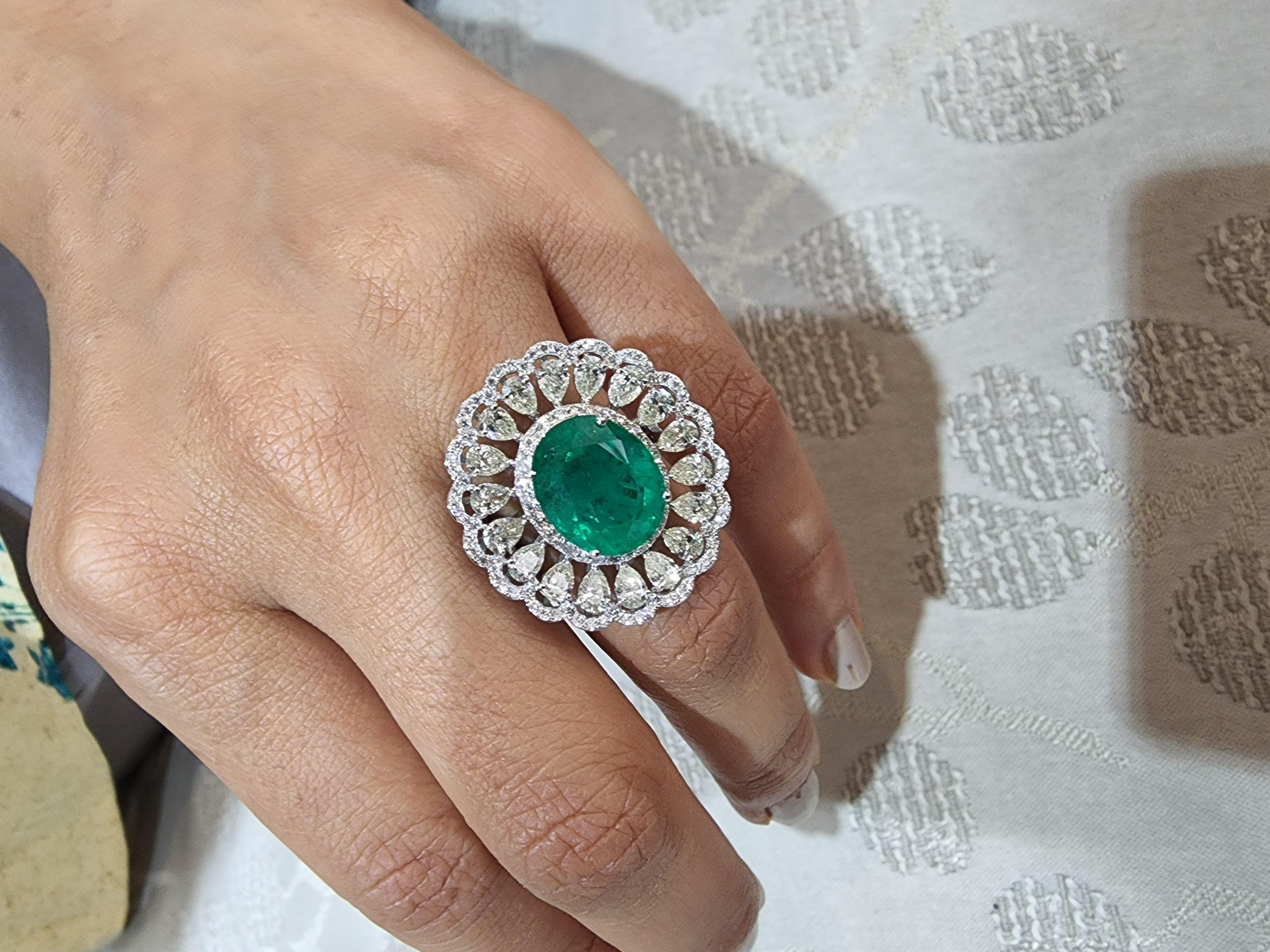 Women's or Men's Natural Zambian Ring with 6.30carats Emerald and 3.11carats Diamond /14k For Sale