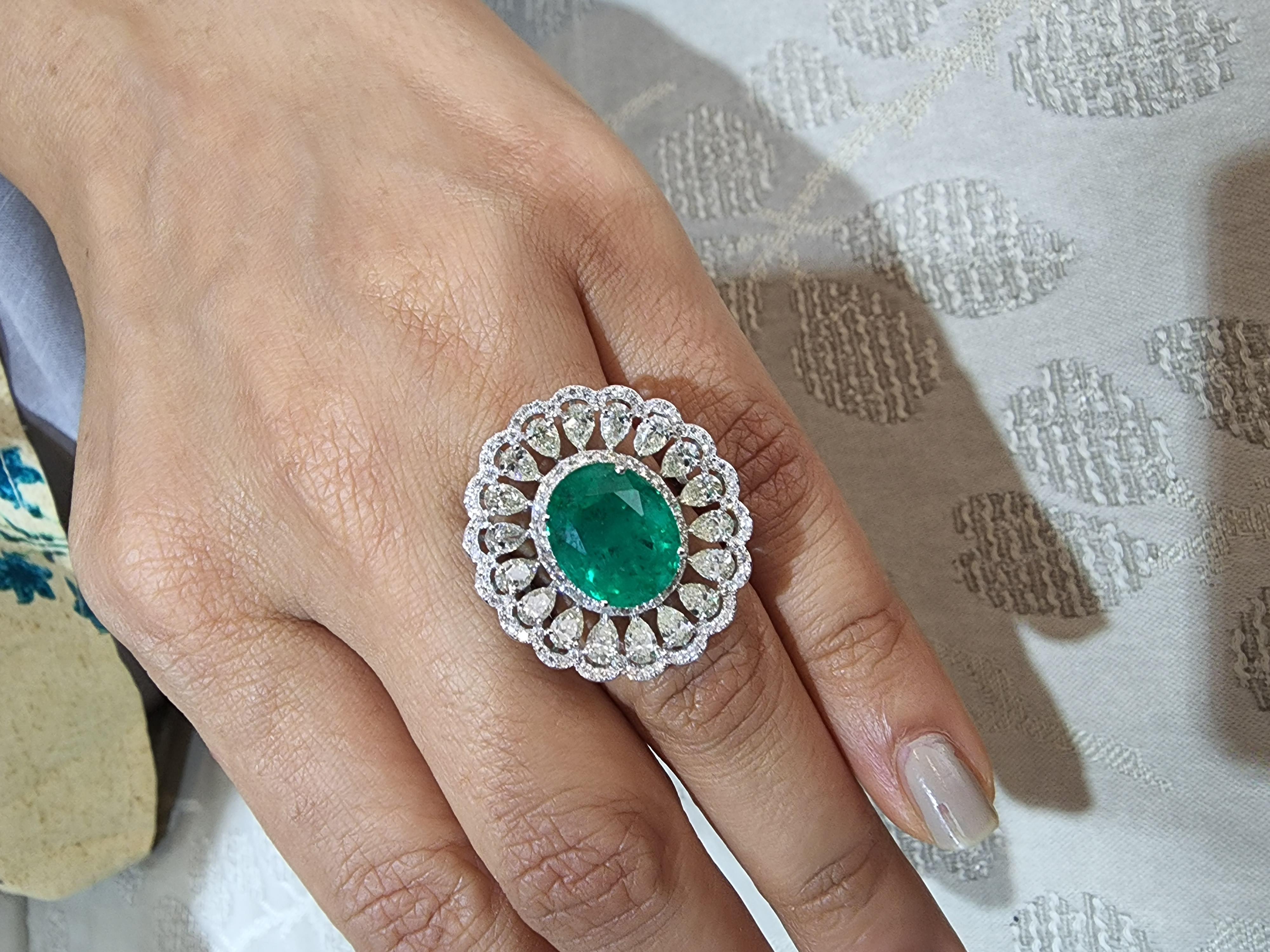 Bague Zambie naturelle avec émeraudes de 6,30 carats et diamants de 3,11 carats /14 carats Neuf - En vente à jaipur, IN