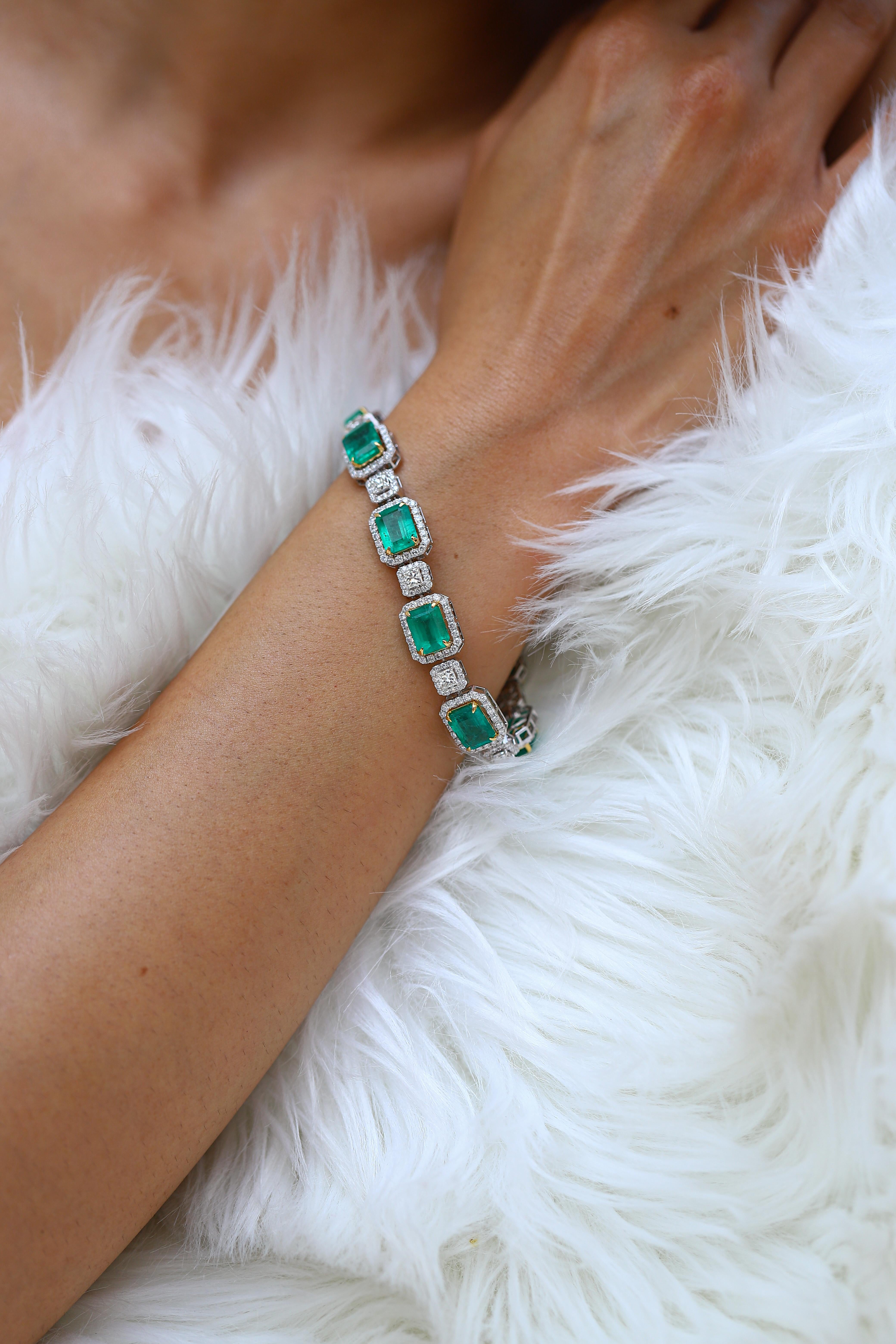 Natural Zambian Emerald Bracelet with Diamond and 18k Gold In New Condition In New York, NY