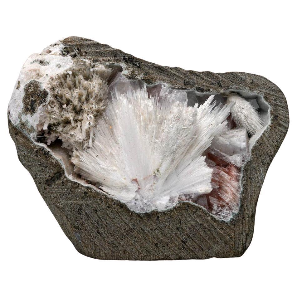 Natürliche Zeolith-Geode mit Scolezit und Heulandit im Angebot