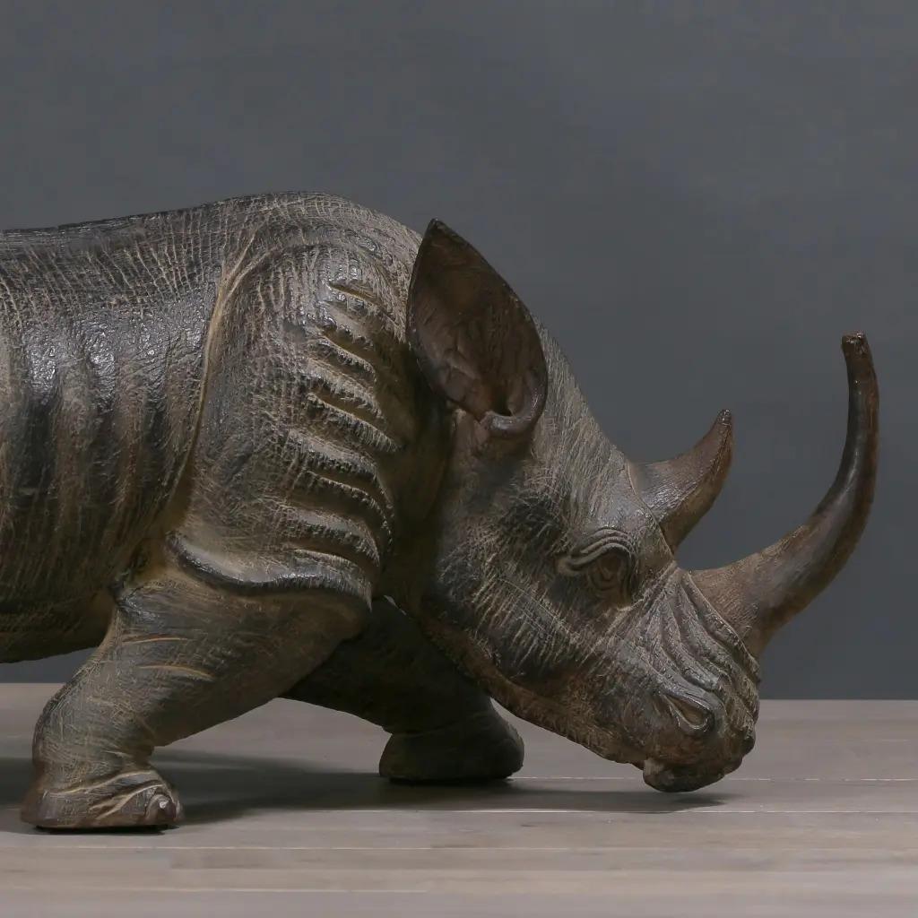 Organico moderno Scultura naturalistica di rinoceronte in terracotta marrone scuro - Taglia L. in vendita