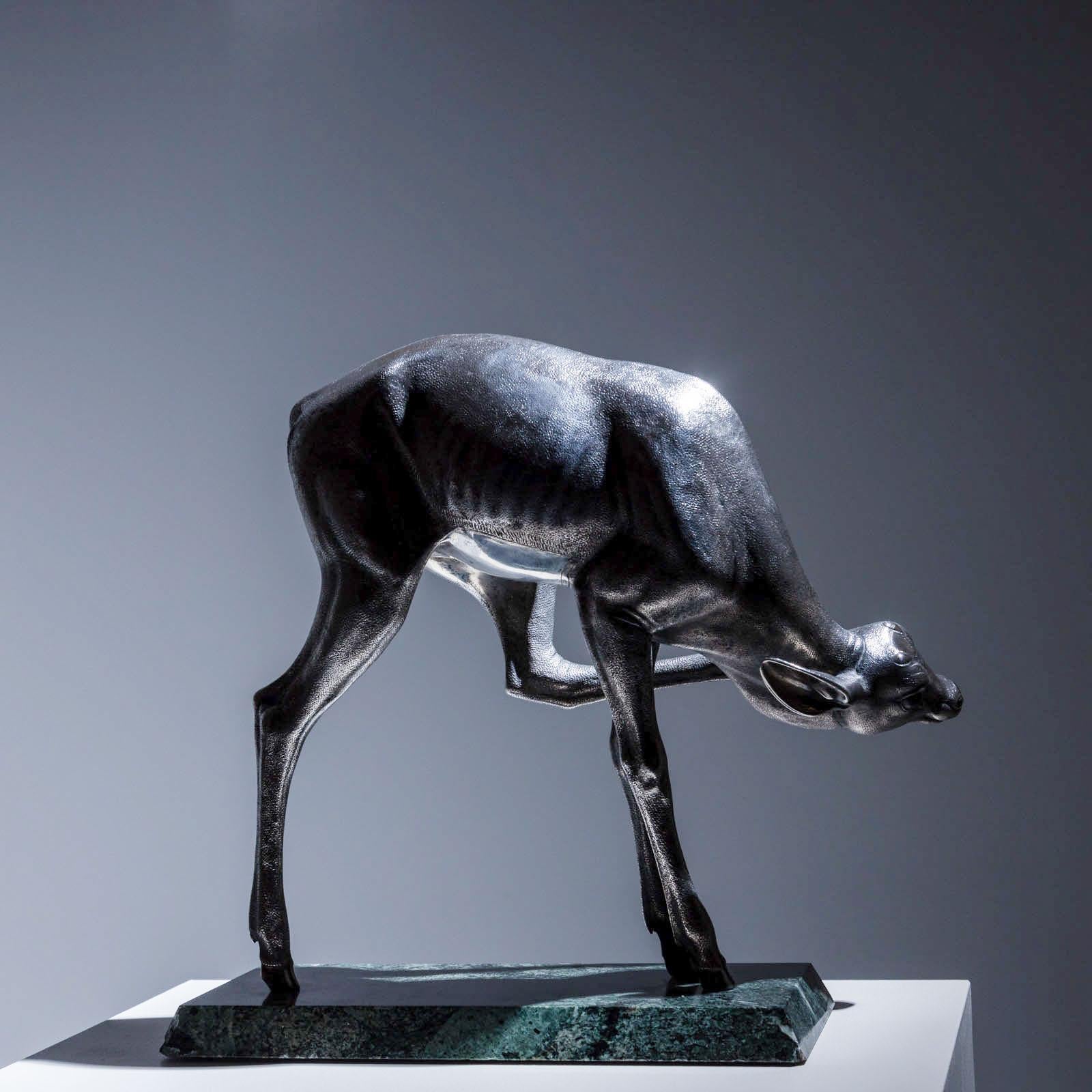 Escultura naturalista de cierva de plata de Sirio Tofanari (1886-1969) Italiano en venta