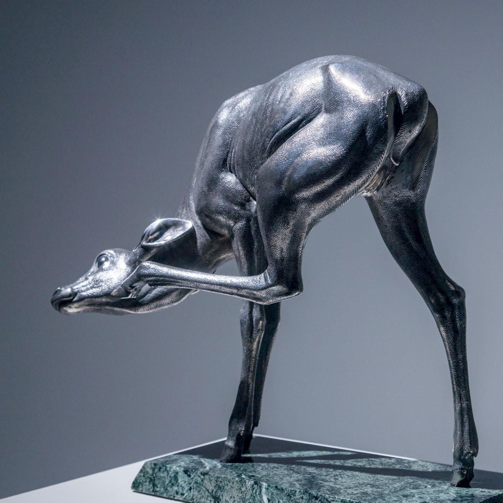 Escultura naturalista de cierva de plata de Sirio Tofanari (1886-1969) siglo XX en venta