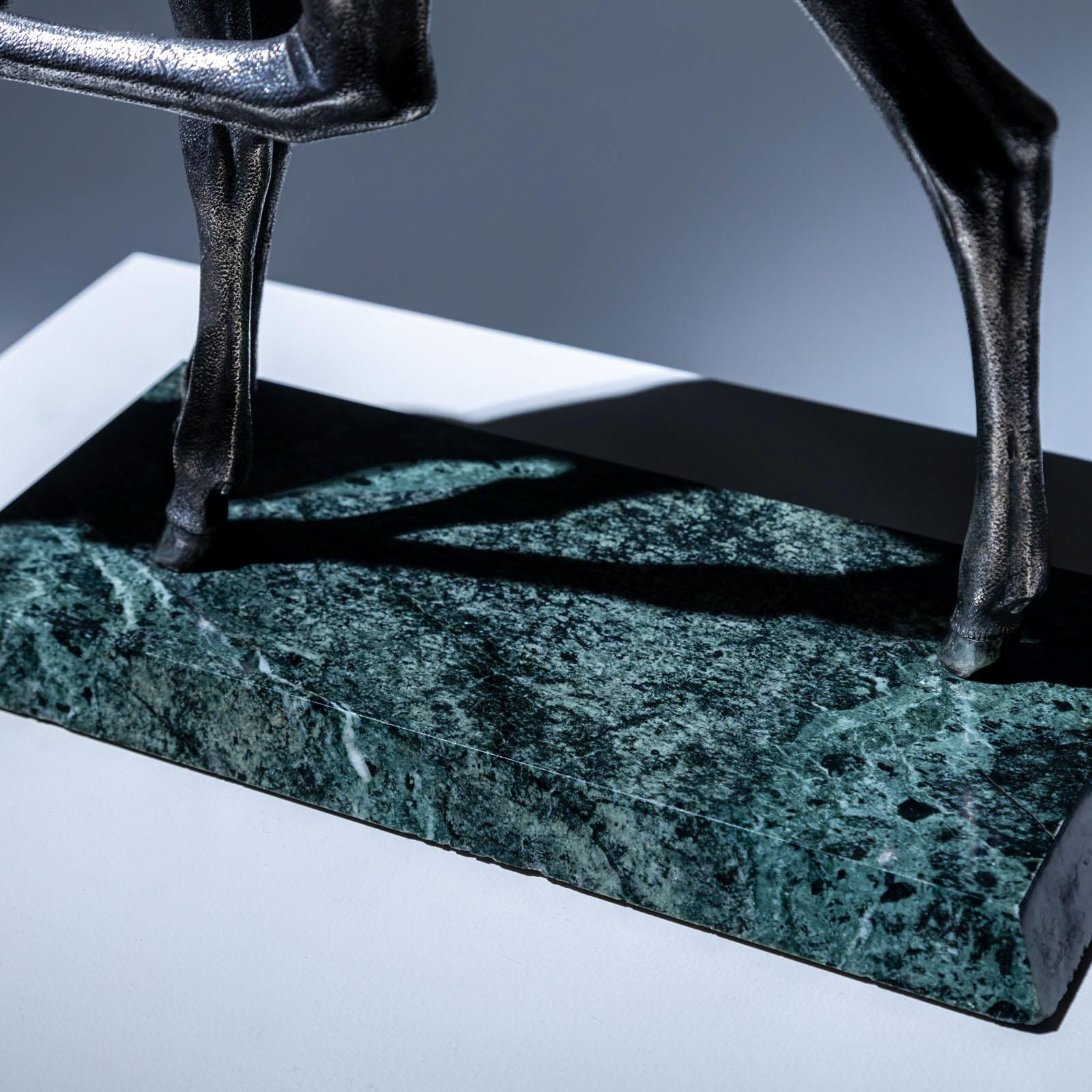 Escultura naturalista de cierva de plata de Sirio Tofanari (1886-1969) Silver en venta