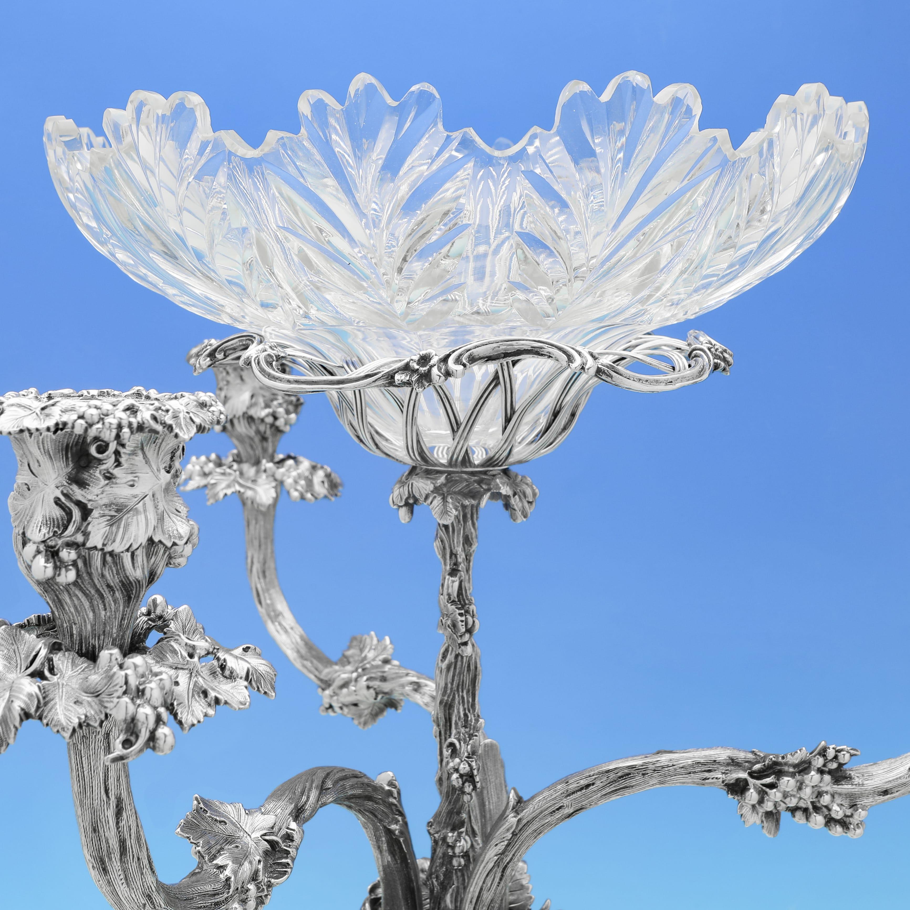 Naturalistischer viktorianischer Tafelaufsatz oder Epergne aus Sterlingsilber aus Sterlingsilber, Birmingham 1856 (Englisch) im Angebot