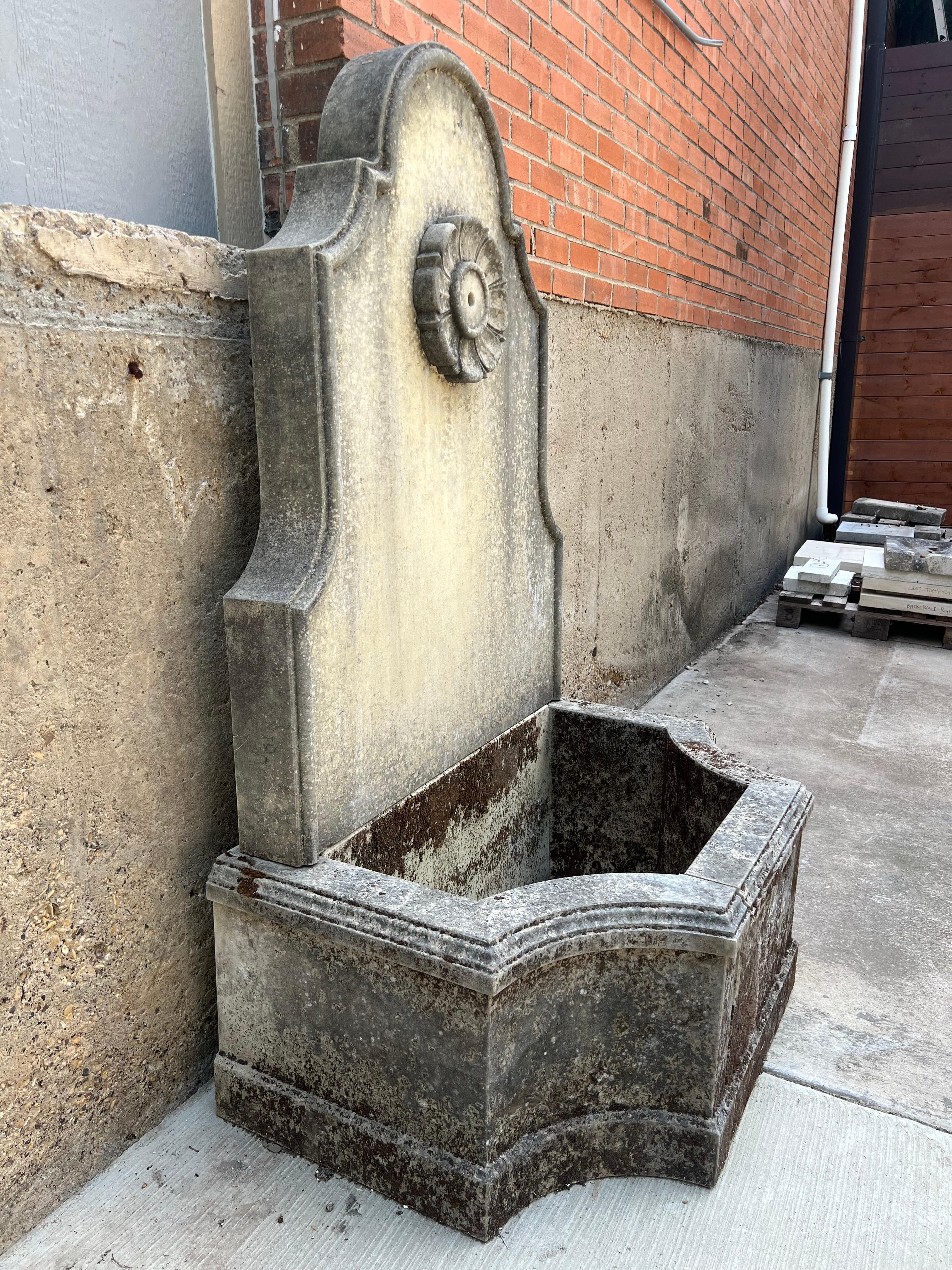 Naturally Aged Carved Italian Limestone Wall Fountain with Rosace Surround, H-61 im Angebot 2