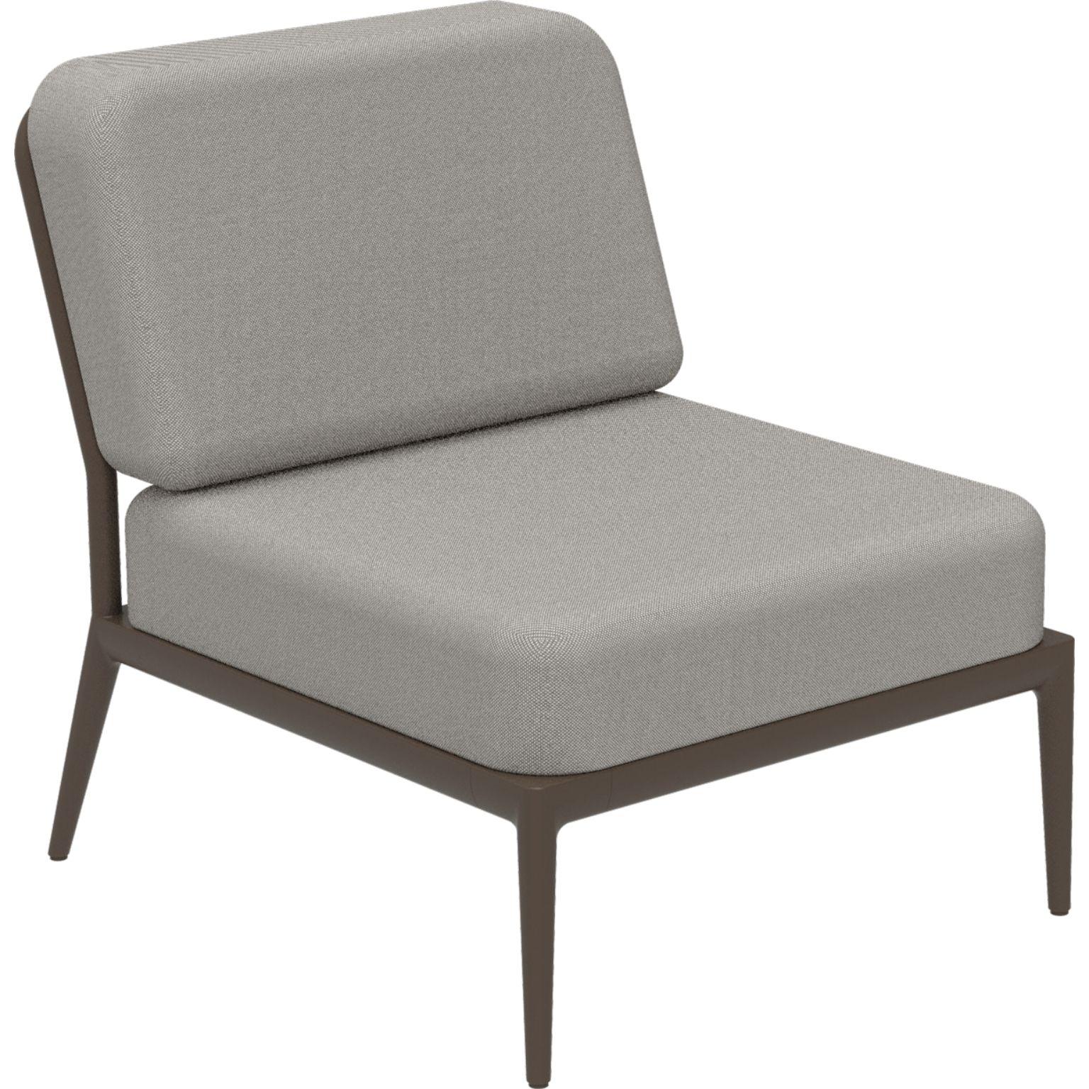 Canapé modulable Nature Bronze Central par MOWEE
Dimensions : D83 x W68 x H81 cm (hauteur d'assise 42 cm).
Matériau : Aluminium et rembourrage.
Poids : 17 kg.
Également disponible en différentes couleurs et finitions. 

Une collection incontournable