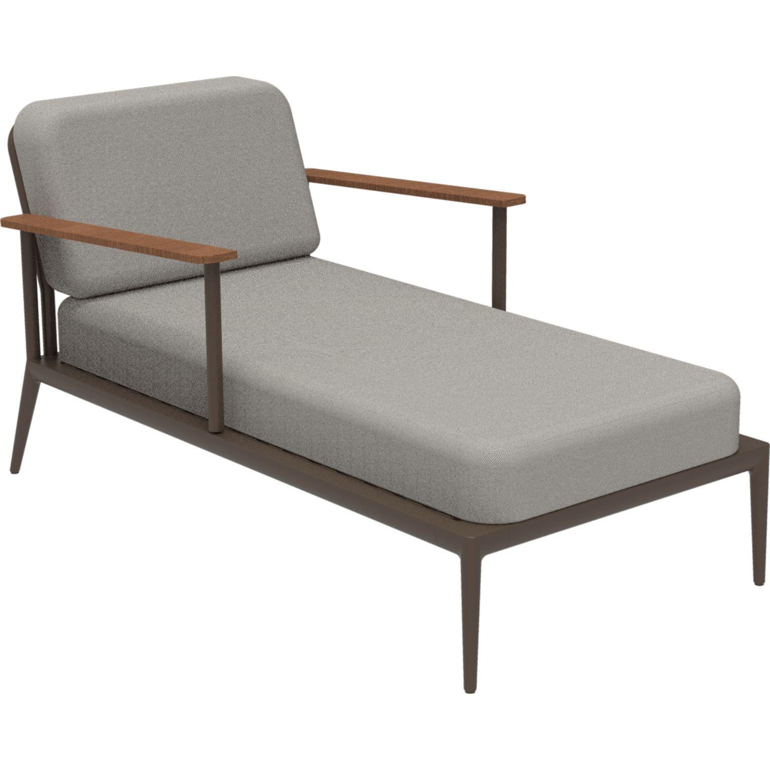 Nature Bronze Divan by MOWEE
Dimensions: D155 x W83 x H81 cm (seat height 42 cm).
Material: Aluminum, upholstery and Iroko wood.
Weight: 30 kg.
Also available in different colors and finishes. Please contact us.

An unmistakable collection for