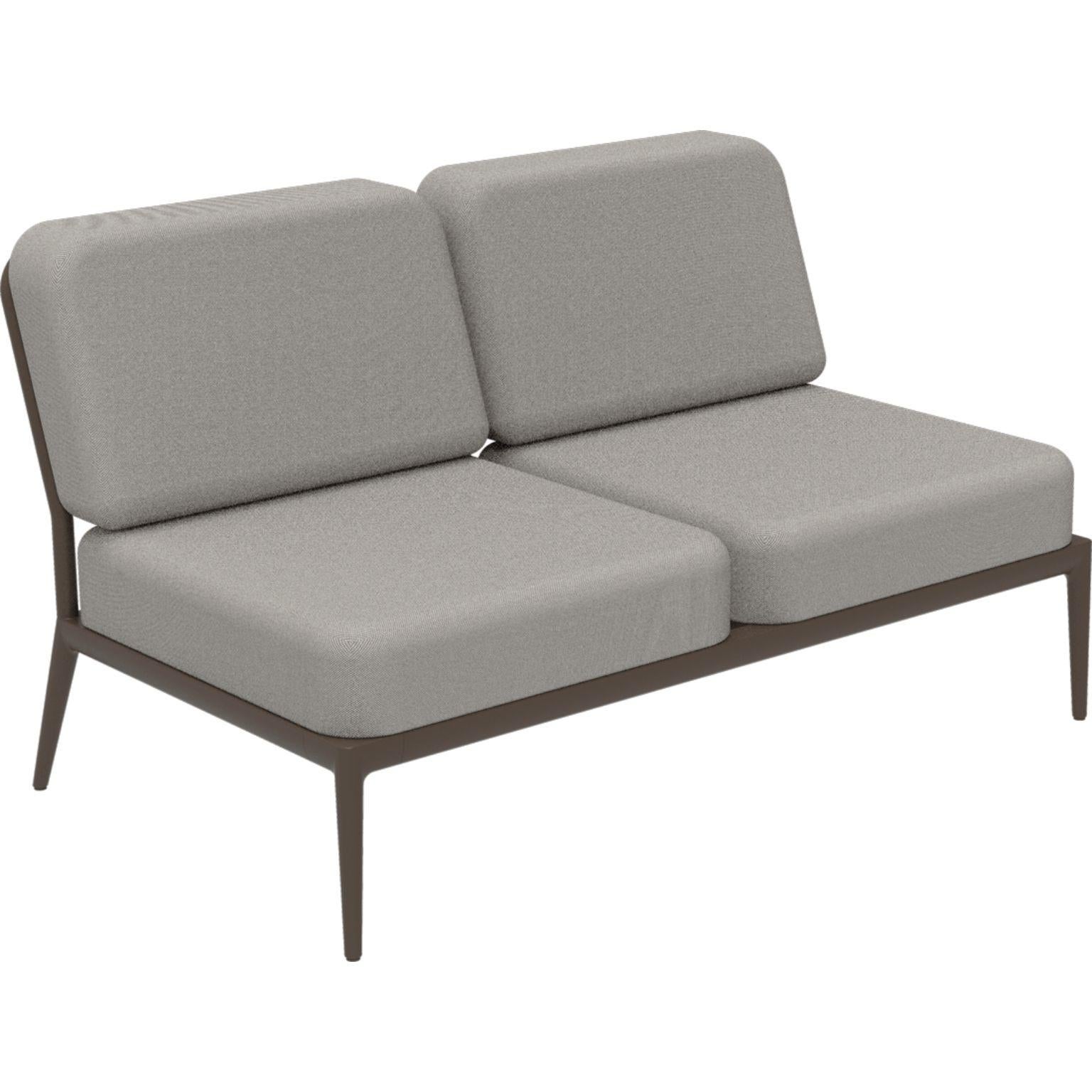 Nature bronze double central modular sofa by MOWEE
Dimensions: D83 x W136 x H81 cm (seat height 42 cm).
Material: Aluminum and upholstery.
Weight: 27 kg.
Also available in different colors and finishes.

An unmistakable collection for its
