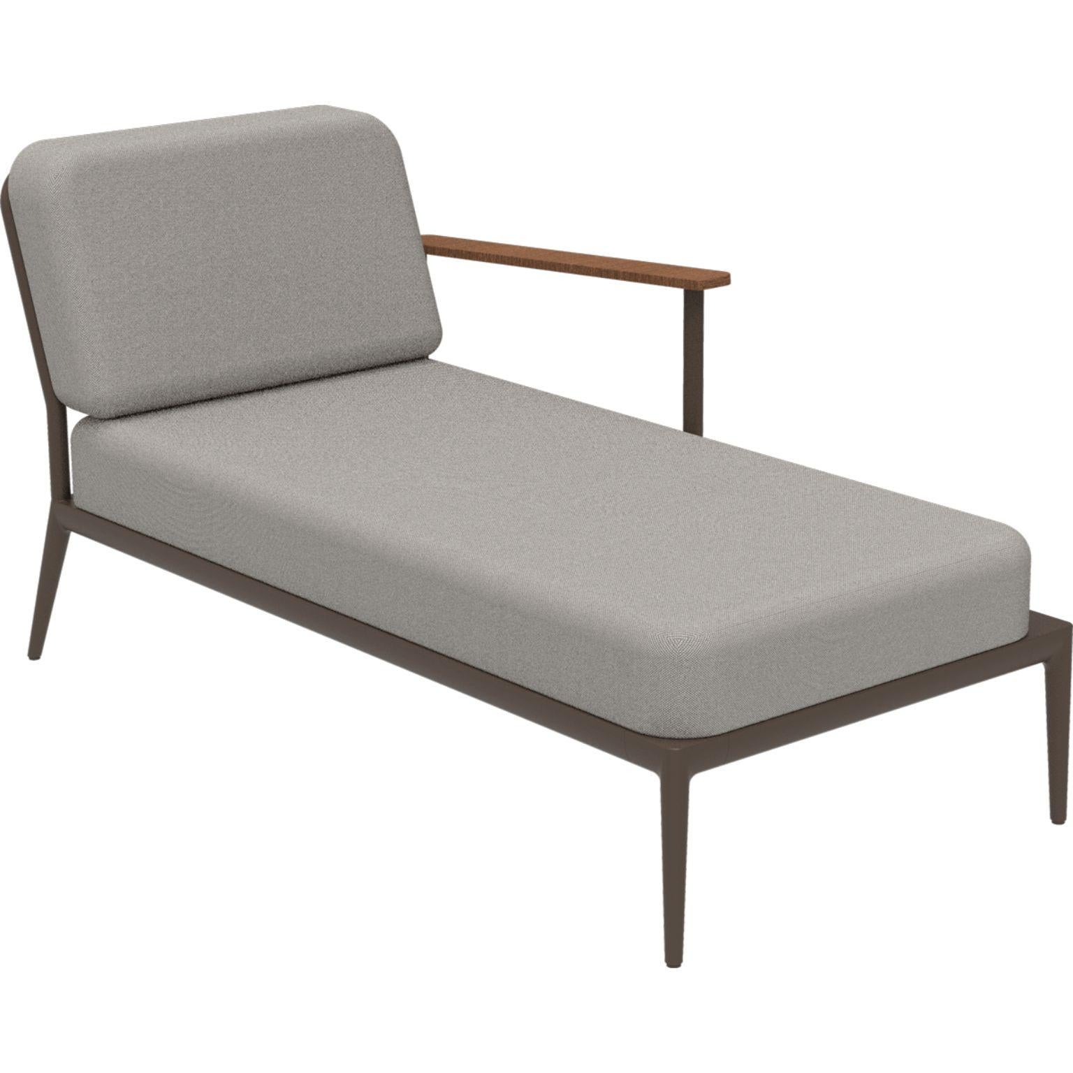 Nature Bronze Left Chaise Longue by MOWEE
Dimensions: D155 x W76 x H81 cm (seat height 42 cm).
Material: Aluminum, upholstery and Iroko Wood.
Weight: 28 kg.
Also available in different colors and finishes. Please contact us.

An unmistakable