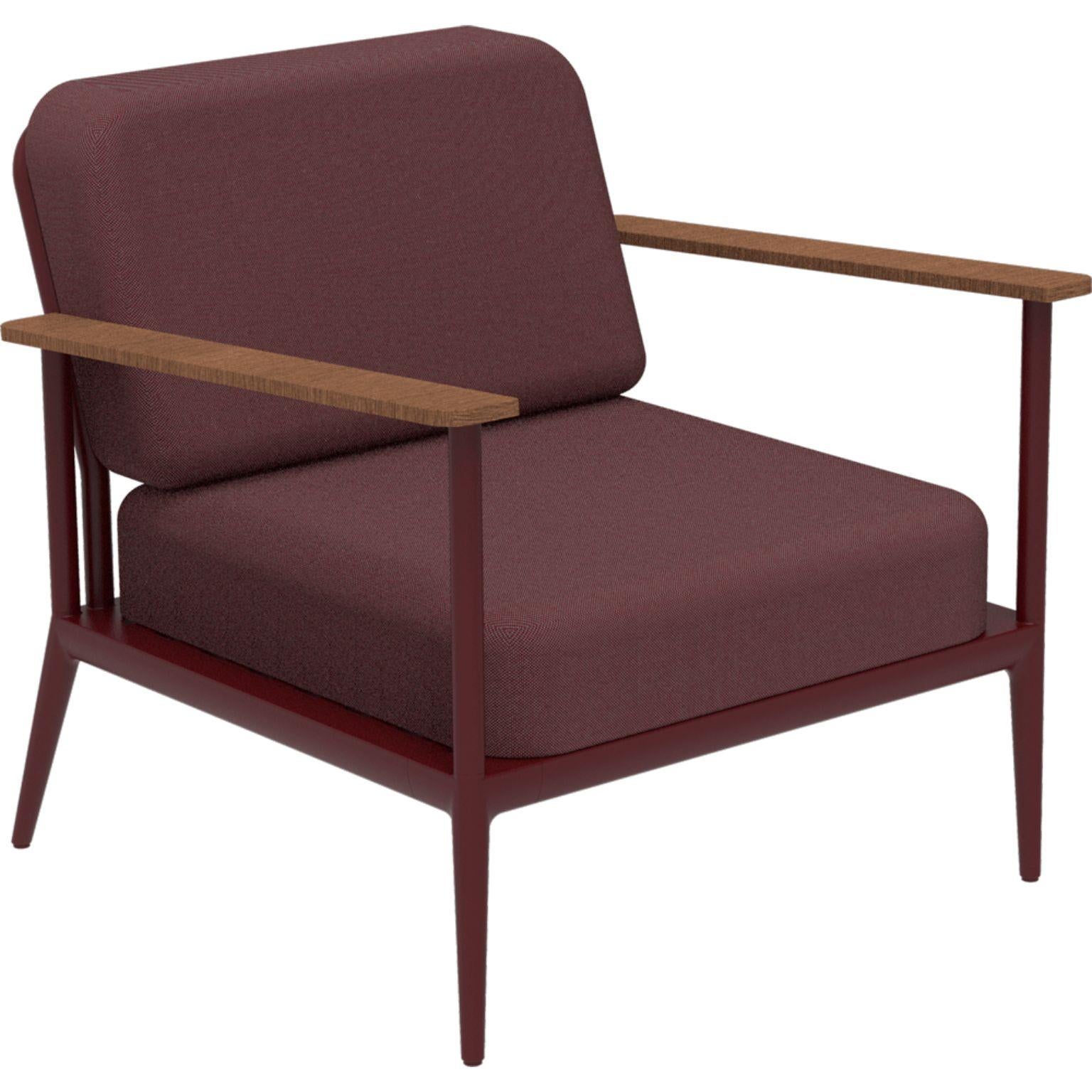 Nature Burgundy longue chair by MOWEE
Dimensions: D85 x W83 x H81 cm (seat height 42 cm).
Material: Aluminum, upholstery and Iroko Wood.
Weight: 20 kg.
Also available in different colors and finishes.

An unmistakable collection for its beauty
