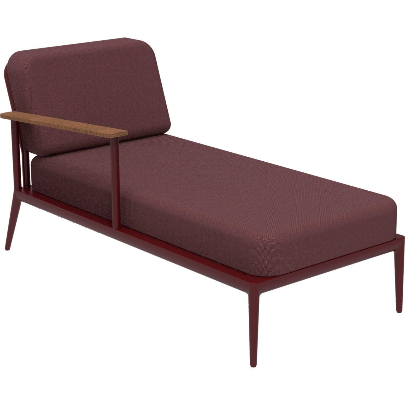 Nature burgundy right chaise longue by MOWEE
Dimensions: D155 x W76 x H81 cm (seat height 42 cm).
Material: Aluminum, upholstery and Iroko Wood.
Weight: 28 kg.
Also available in different colors and finishes.

An unmistakable collection for