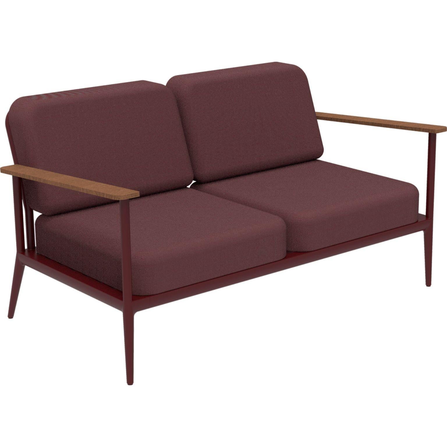 Nature burgundy sofa by MOWEE.
Dimensions: D85 x W151 x H81 cm (seat height 42 cm).
Material: aluminum, upholstery and Iroko wood.
Weight: 32 kg.
Also available in different colors and finishes.

An unmistakable collection for its beauty and