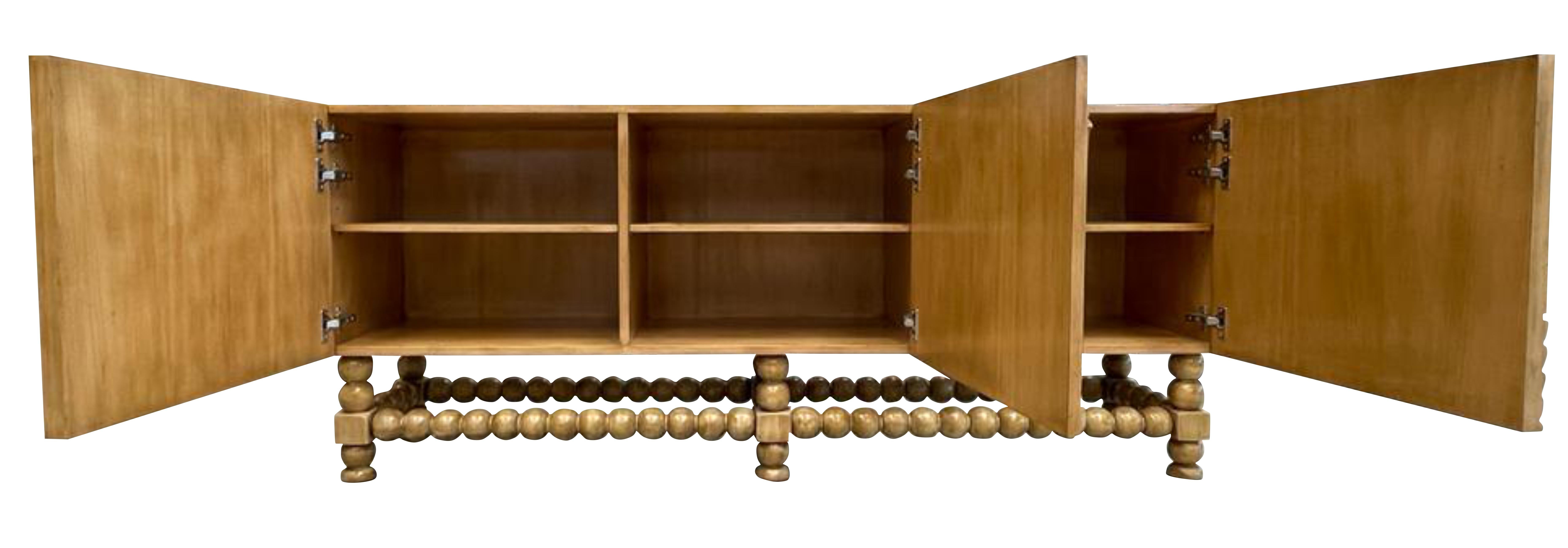 Nature Geschnitztes Holz Sideboard, Drei Türen, von Lola Glamour im Angebot 5