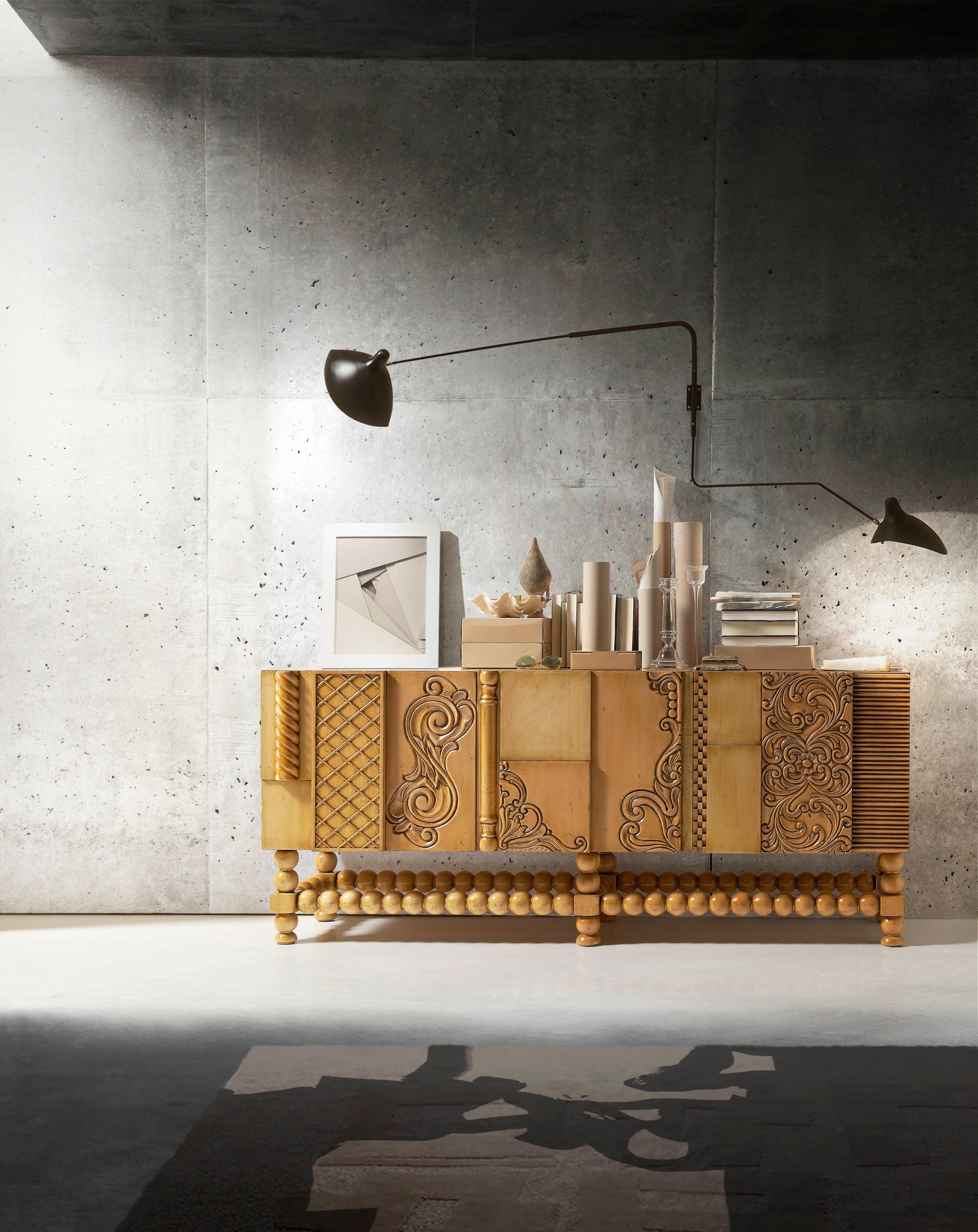 Nature Anrichte von Lola Glamour
Abmessungen: T 45 x B 180 x H 77 cm
MATERIALIEN: Holz.

Die Nature-Serie ist eine Rückkehr zur Natur, zur Eleganz, zur floralen Tradition der Schnitzerei. Eine handwerkliche Arbeit, die sich von der Farbe entfernt,