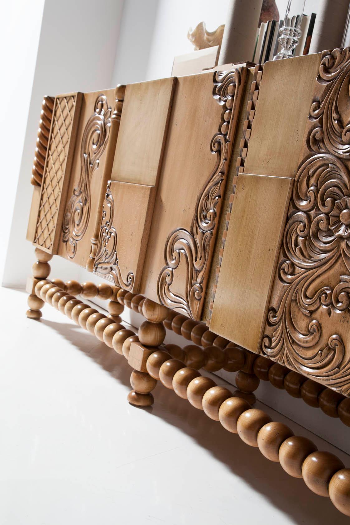 Nature Geschnitztes Holz Sideboard, Drei Türen, von Lola Glamour im Angebot 2