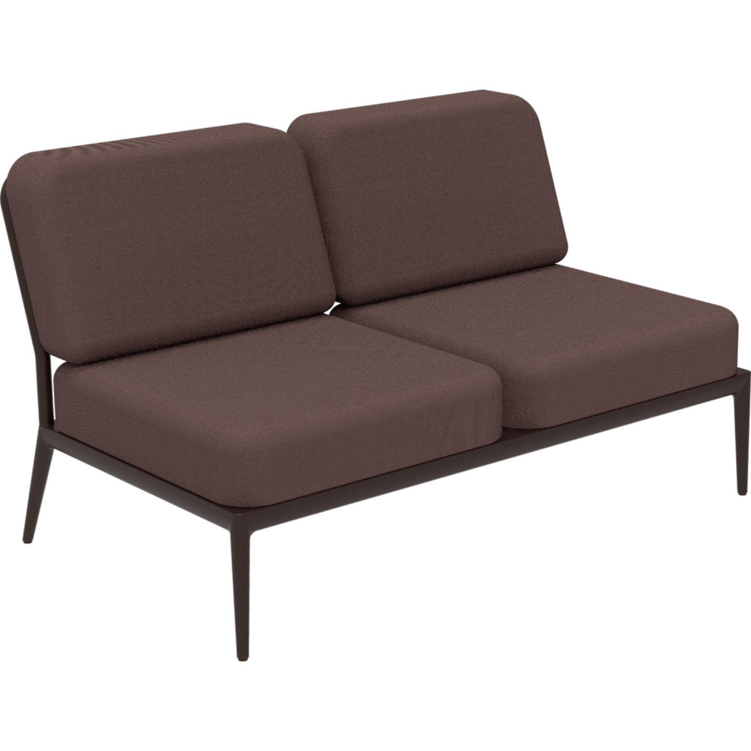 Nature chocolate double central modular sofa by MOWEE
Dimensions: D83 x W136 x H81 cm (seat height 42 cm).
Material: Aluminum and upholstery.
Weight: 27 kg.
Also available in different colors and finishes.

An unmistakable collection for its