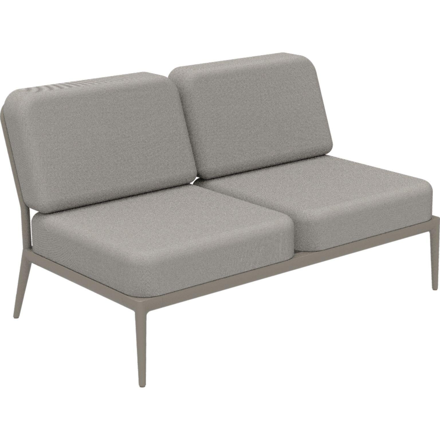 Nature cream double central modular sofa by MOWEE
Dimensions: D83 x W136 x H81 cm (seat height 42 cm).
Material: Aluminum and upholstery.
Weight: 27 kg.
Also available in different colors and finishes.

An unmistakable collection for its
