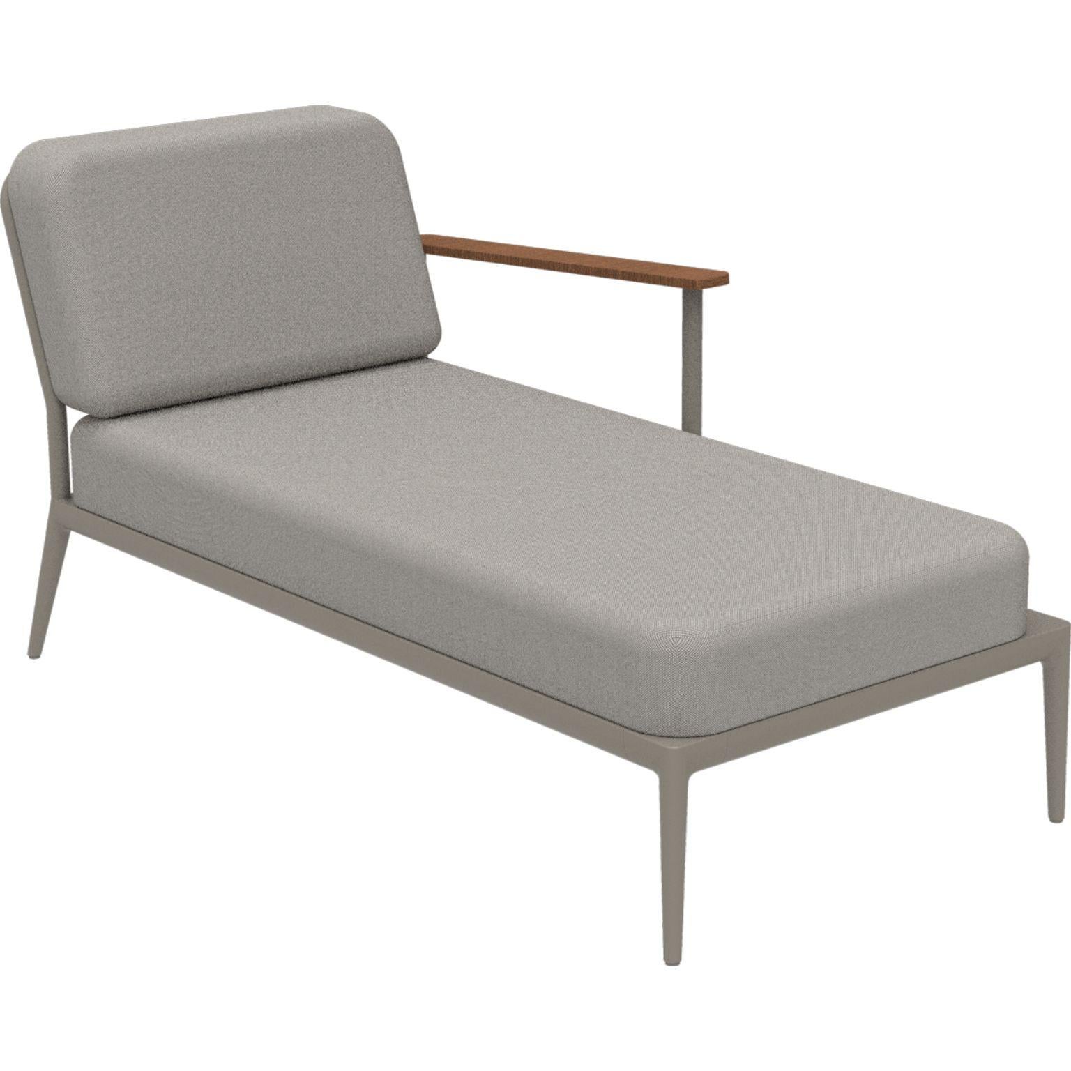 Nature Cream Left Chaise Longue by MOWEE
Dimensions: D155 x W76 x H81 cm (seat height 42 cm).
Material: Aluminum, upholstery and Iroko Wood.
Weight: 28 kg.
Also available in different colors and finishes. Please contact us.

An unmistakable