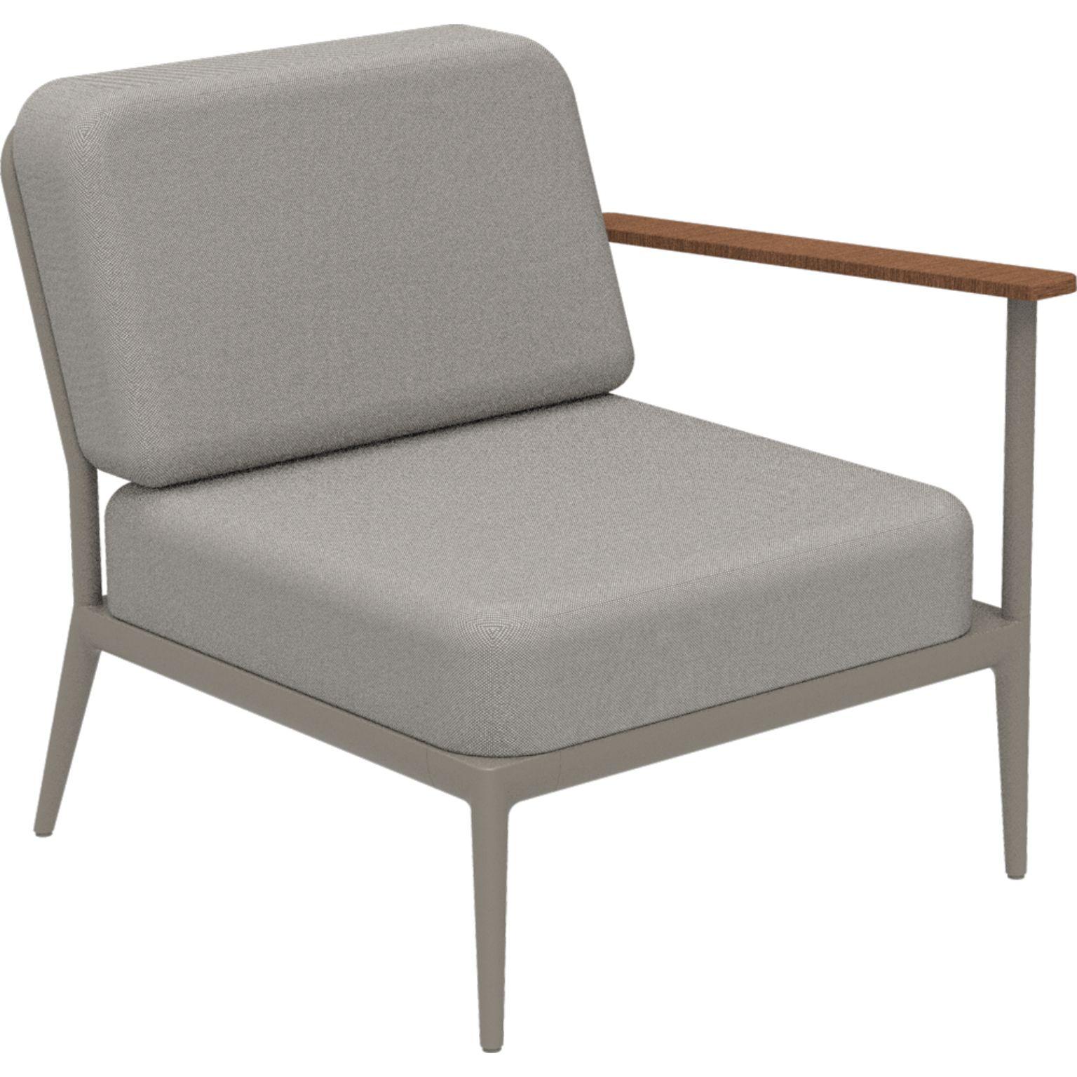 Sofá modular izquierdo crema Nature by MOWEE
Dimensiones: P85 x An76 x Al81 cm (altura del asiento 42 cm).
Material: Aluminio, tapicería y madera de iroko.
Peso: 19 kg.
También disponible en diferentes colores y acabados.

Una colección