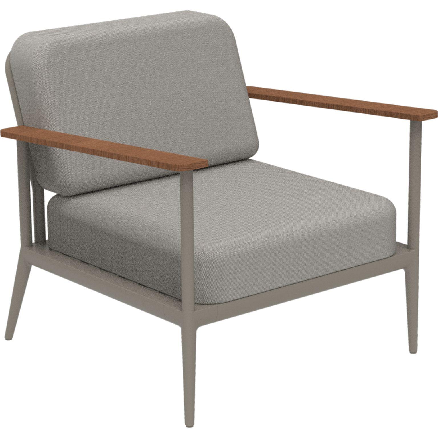 Nature cream longue chair by MOWEE
Dimensions: D85 x W83 x H81 cm (seat height 42 cm).
Material: Aluminum, upholstery and Iroko Wood.
Weight: 20 kg.
Also available in different colors and finishes.

An unmistakable collection for its beauty