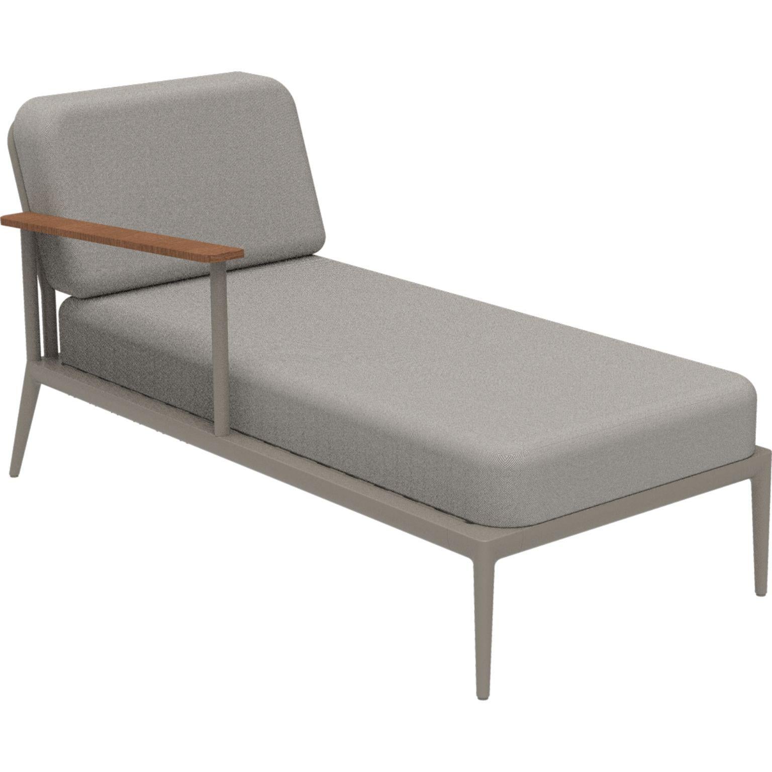 Nature cream right chaise longue by MOWEE
Dimensions: D155 x W76 x H81 cm (seat height 42 cm).
Material: Aluminum, upholstery and Iroko Wood.
Weight: 28 kg.
Also available in different colors and finishes.

An unmistakable collection for its