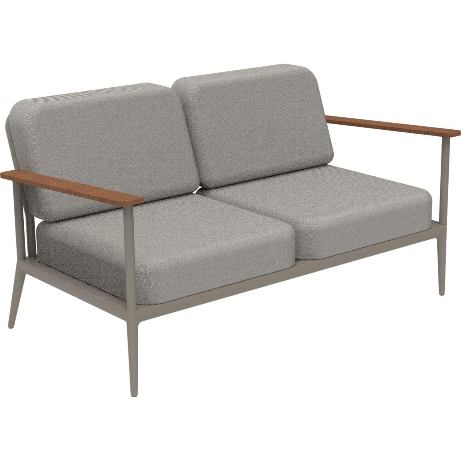 Nature cream sofa by MOWEE.
Dimensions: D85 x W151 x H81 cm (seat height 42 cm).
Material: aluminum, upholstery and Iroko Wood.
Weight: 32 kg.
Also available in different colors and finishes.

An unmistakable collection for its beauty and
