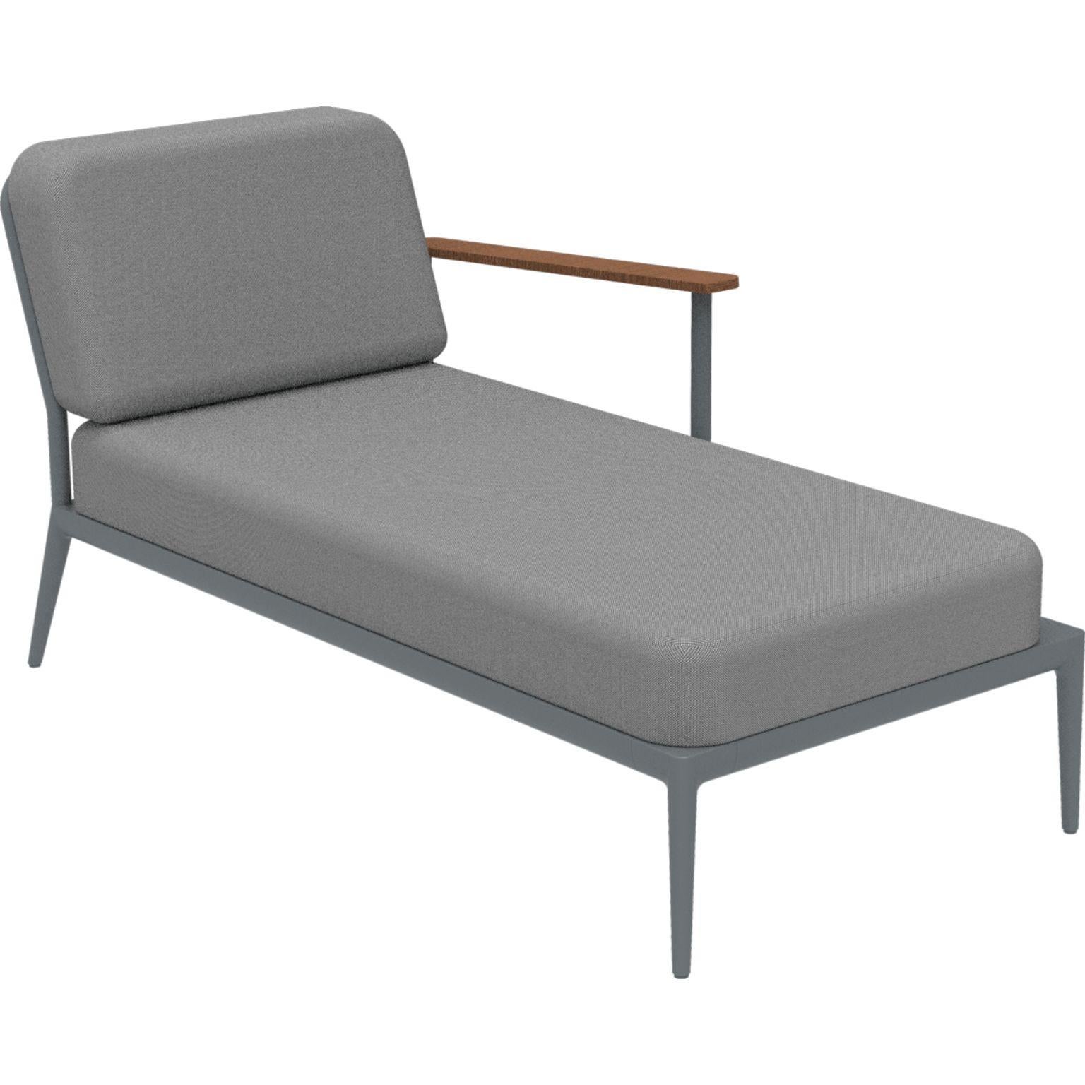 Nature Grey Left Chaise Longue by MOWEE
Dimensions: D155 x W76 x H81 cm (seat height 42 cm).
Material: Aluminum, upholstery and Iroko Wood.
Weight: 28 kg.
Also available in different colors and finishes. Please contact us.

An unmistakable