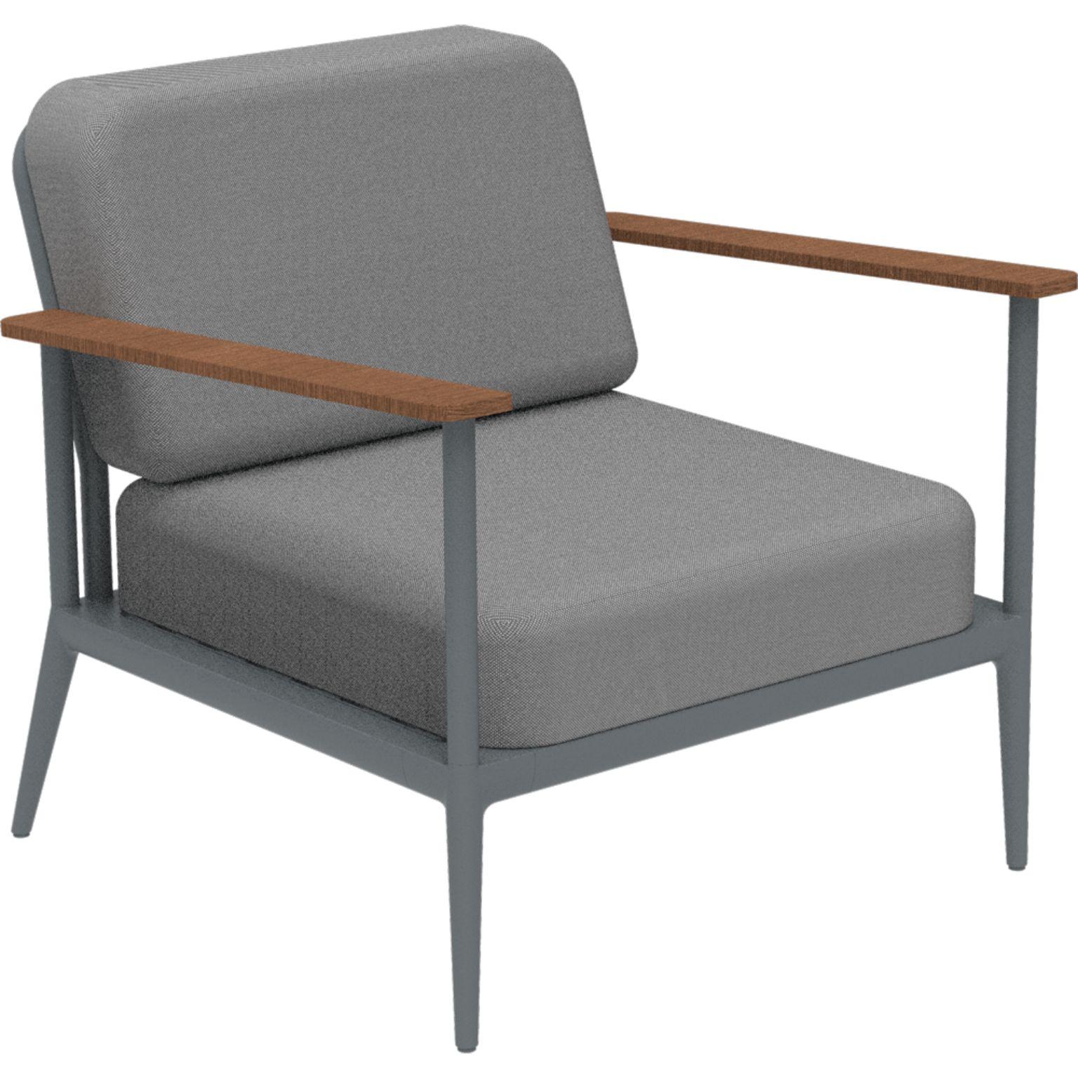 Nature grey longue chair by MOWEE.
Dimensions: D85 x W83 x H81 cm (seat height 42 cm).
Material: aluminum, upholstery and Iroko wood.
Weight: 20 kg.
Also available in different colors and finishes.

An unmistakable collection for its beauty