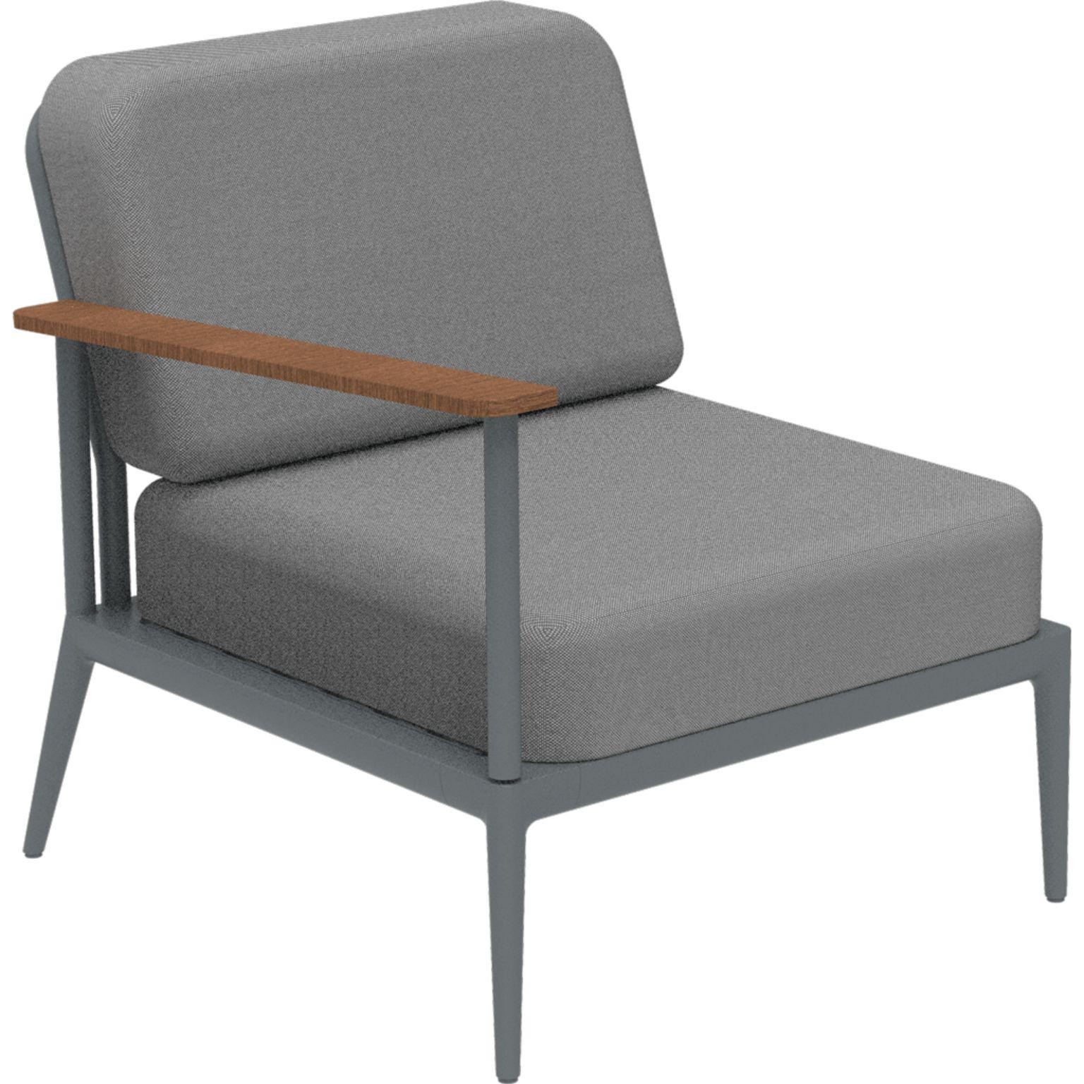 Nature Grey Rechtes modulares Sofa von MOWEE
Abmessungen: T85 x B76 x H81 cm (Sitzhöhe 42 cm).
MATERIAL: Aluminium, Polsterung und Iroko-Holz.
Gewicht: 19 kg.
Auch in verschiedenen Farben und Ausführungen erhältlich. 

Eine Collection'S, die durch