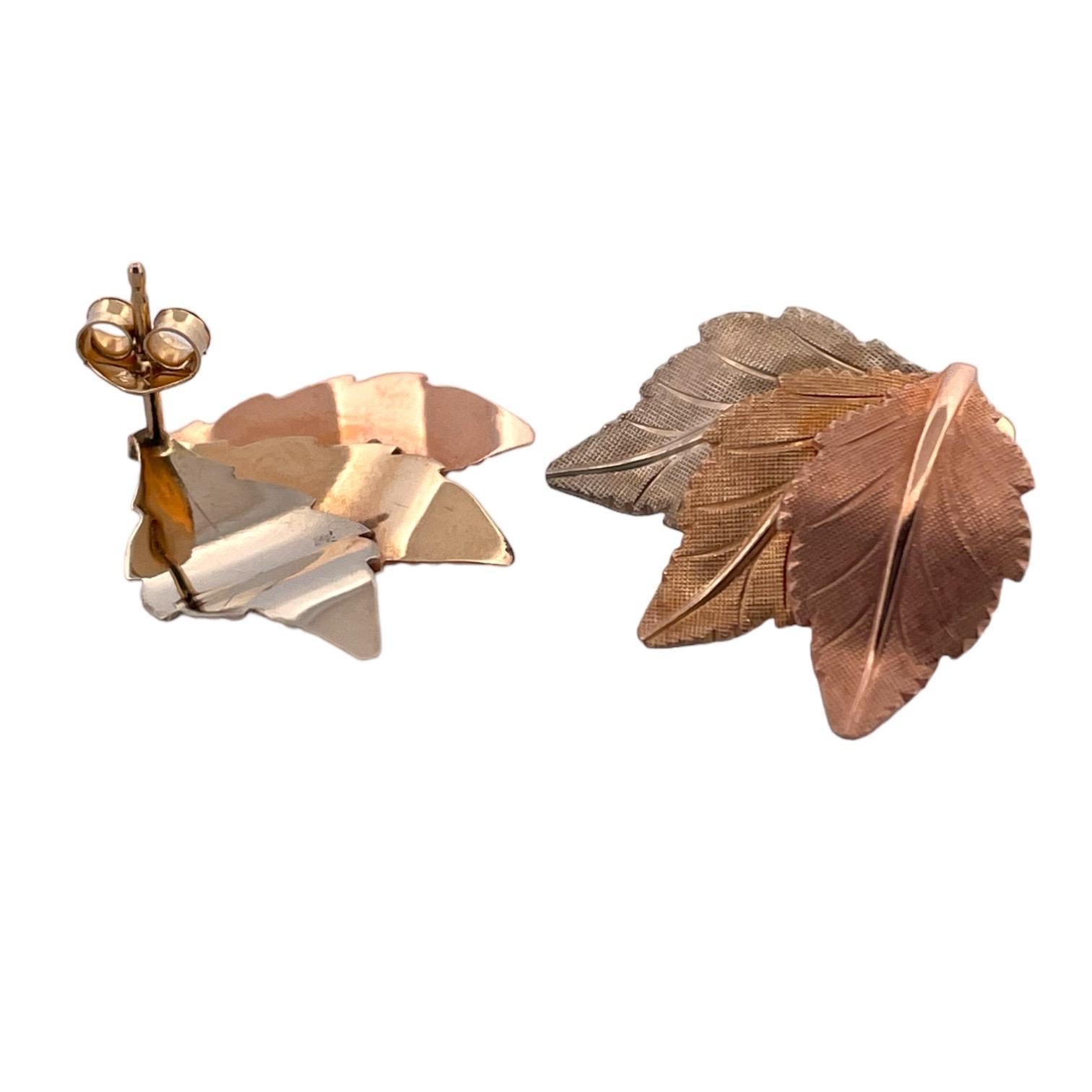 Nature-Inspired 3.49g Leaf Earrings in Textured Rose Gold In Good Condition For Sale In New York, NY