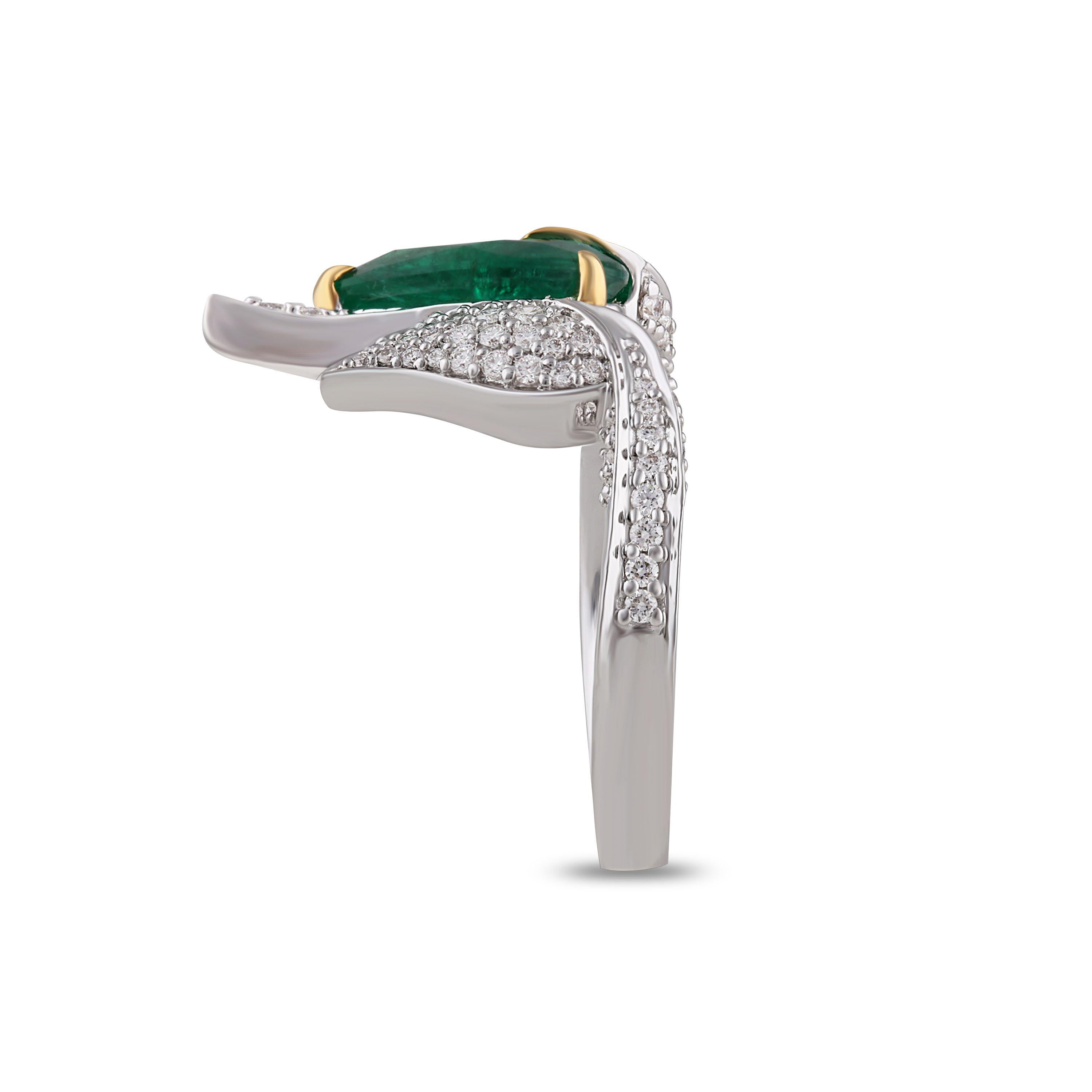 Studio Rêves Nature Inspired Diamond and Emerald Cocktail Ring in 18 Karat Gold In New Condition For Sale In Mumbai, Maharashtra