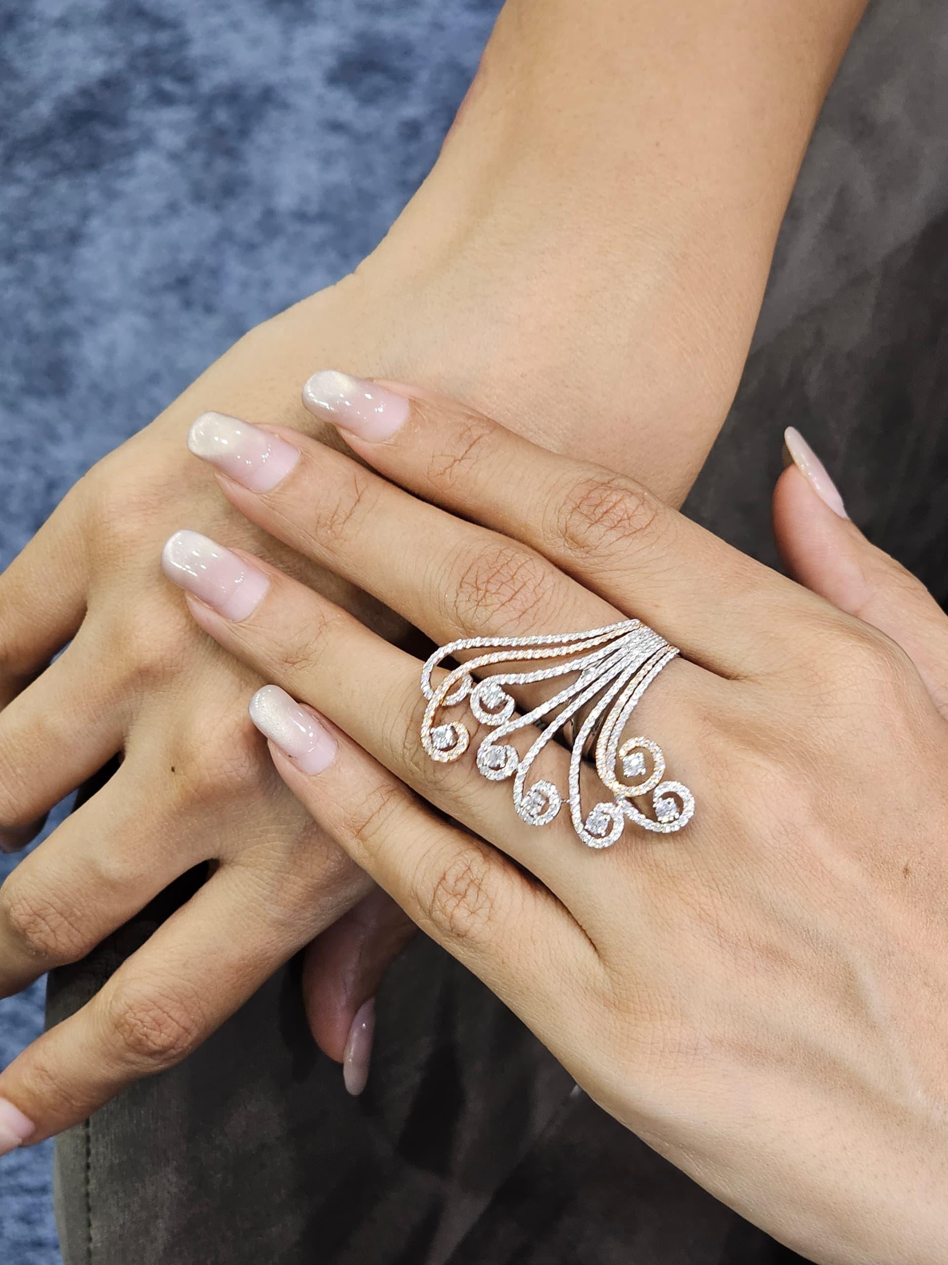 Von der Nature inspirierter Diamantring aus 18 Karat Weiß- und Roségold - Organic Elegance (Rundschliff) im Angebot