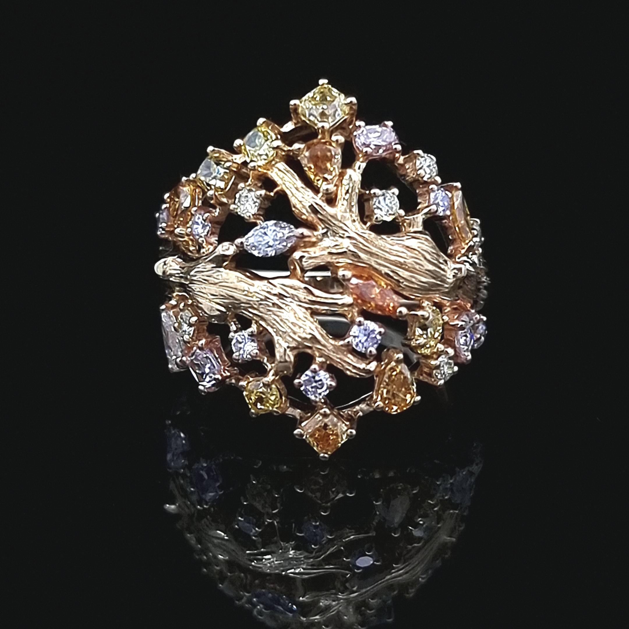 Nature Inspired Gold Ring With Multi Coloured Diamonds in Various Shapes In New Condition For Sale In ประเวศ, TH