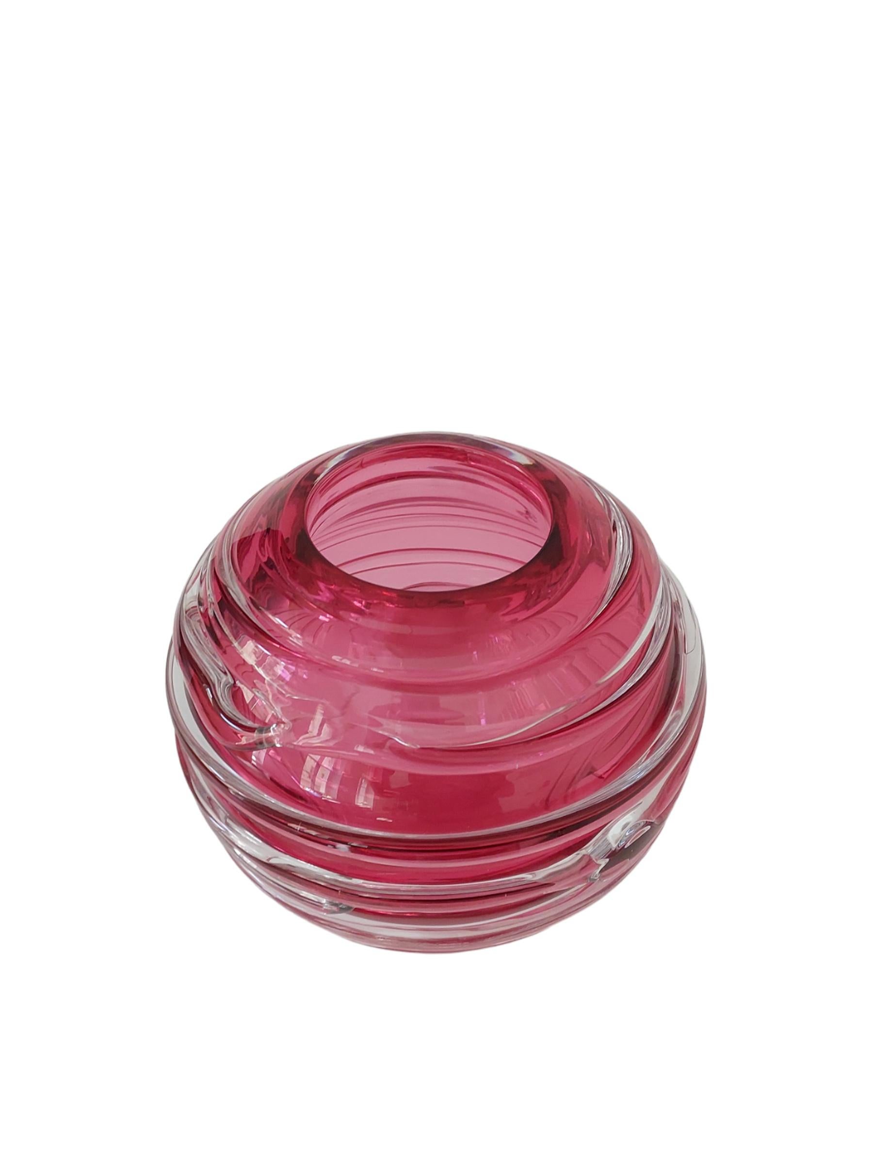 Mouth blown glass vase completely hand-crafted. Pink color with ribbed details.
16 cm / 6 1/4' diameter perfect size for everyday flowers and even beautiful when empty as a sculpture that will enhance the exquisite design detail.
Mouth opening 9 cm/