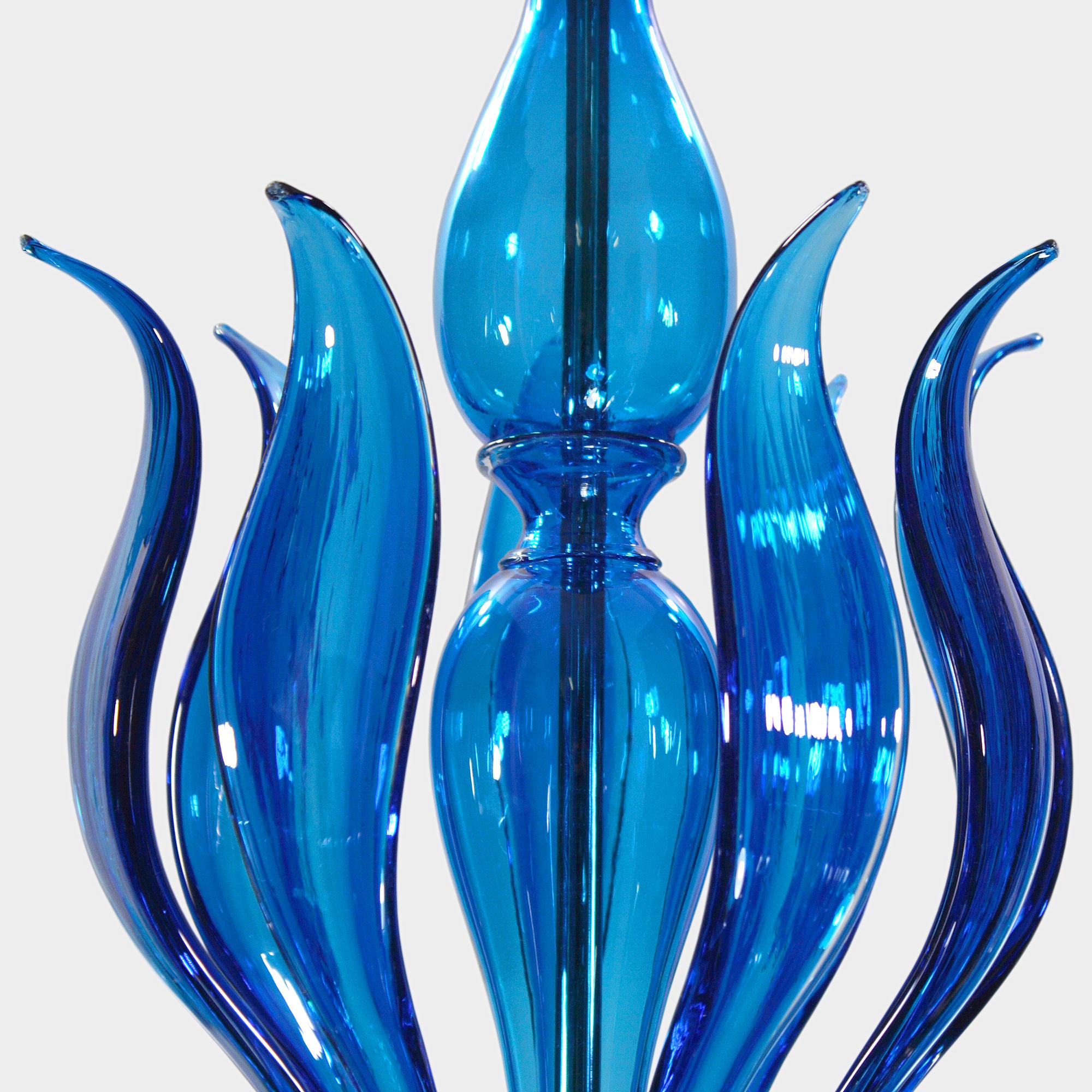 Swing 275 chandelier, 6 upwards lights, ocean blue Murano glass by Multiforme. 
The collection of Murano glass chandeliers Swing 275 is one of our collections that most differs from the Classic Murano tradition: the design of this collection is