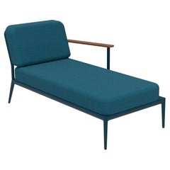 Chaise longue bleu marine pour la nature, par MOWEE