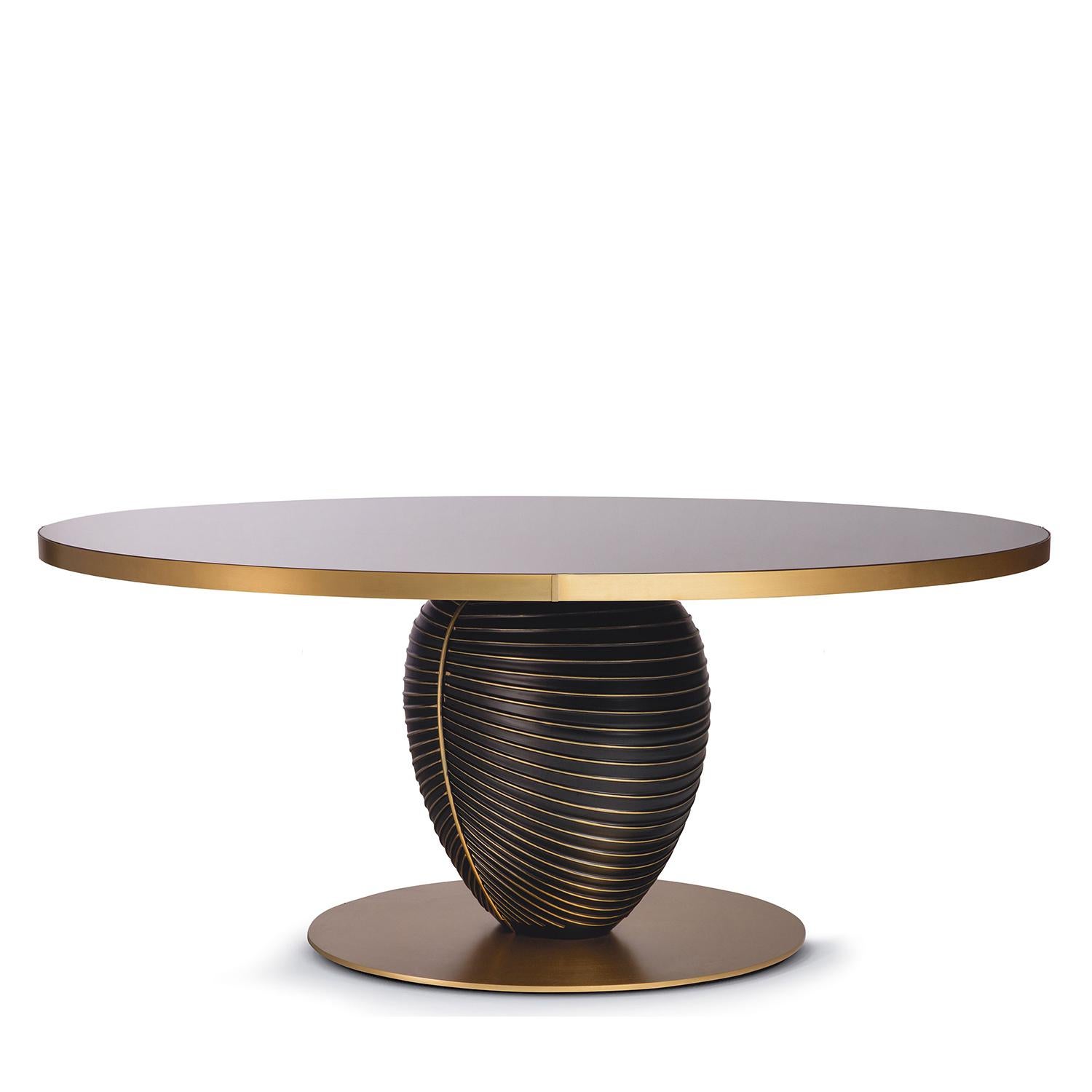 Dining table nature round with resin concrete pedestal
in matt satinated gilted finish and with round metal base in
matt satinated gilted finish. With round glass top back lacquered 
in brown color lacquered finish and with metal trim in matt