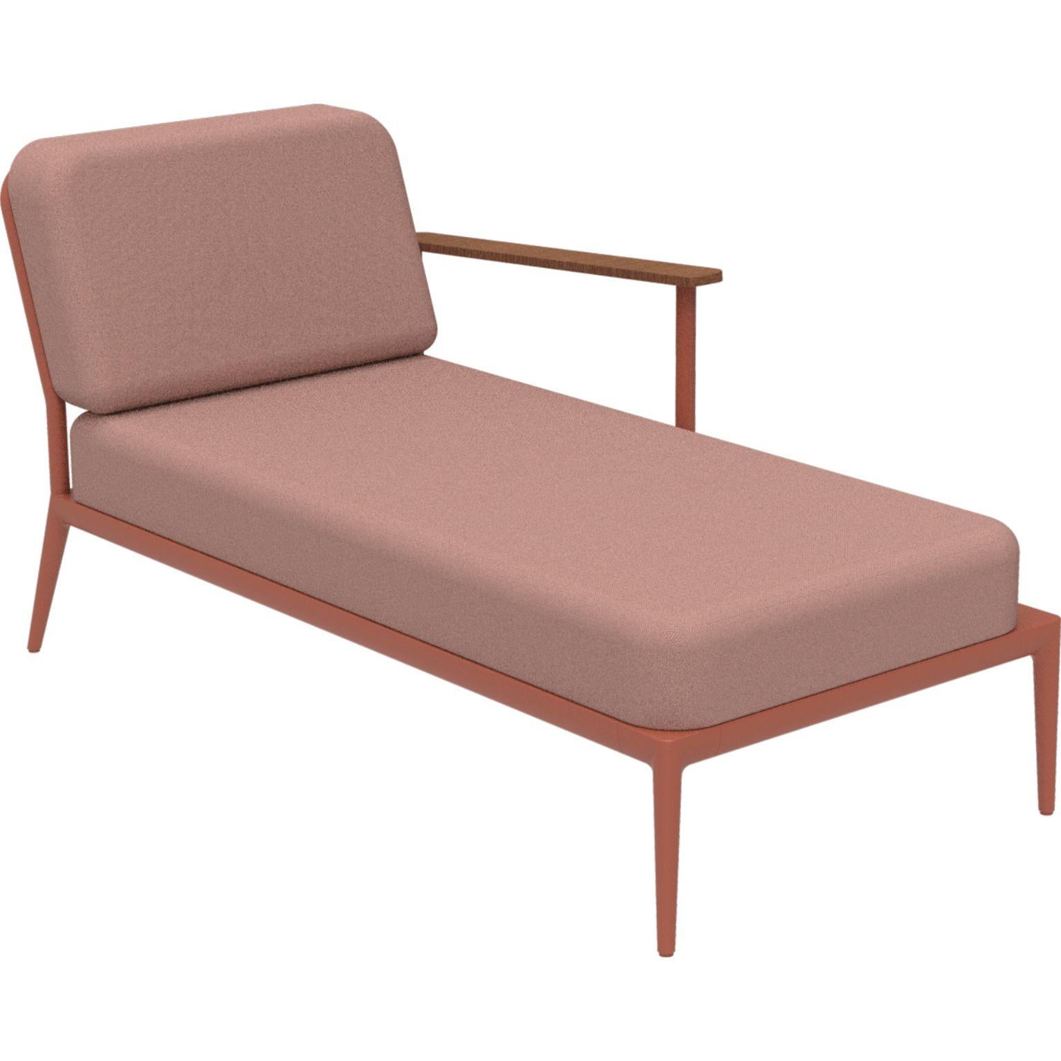 Nature Salmon Left Chaise Longue by MOWEE
Dimensions: D155 x W76 x H81 cm (seat height 42 cm).
Material: Aluminum, upholstery and Iroko Wood.
Weight: 28 kg.
Also available in different colors and finishes. Please contact us.

An unmistakable