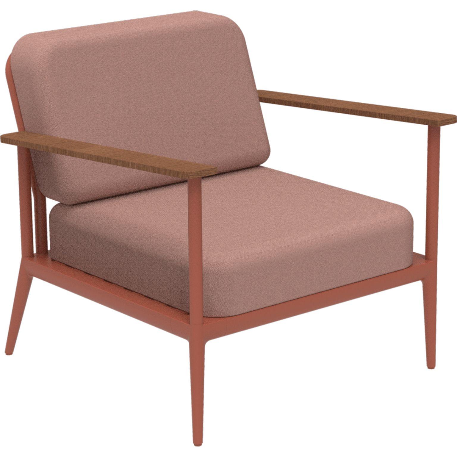 Nature salmon longue chair by MOWEE.
Dimensions: D85 x W83 x H81 cm (seat height 42 cm).
Material: aluminum, upholstery and Iroko Wood.
Weight: 20 kg.
Also available in different colors and finishes.

An unmistakable collection for its beauty